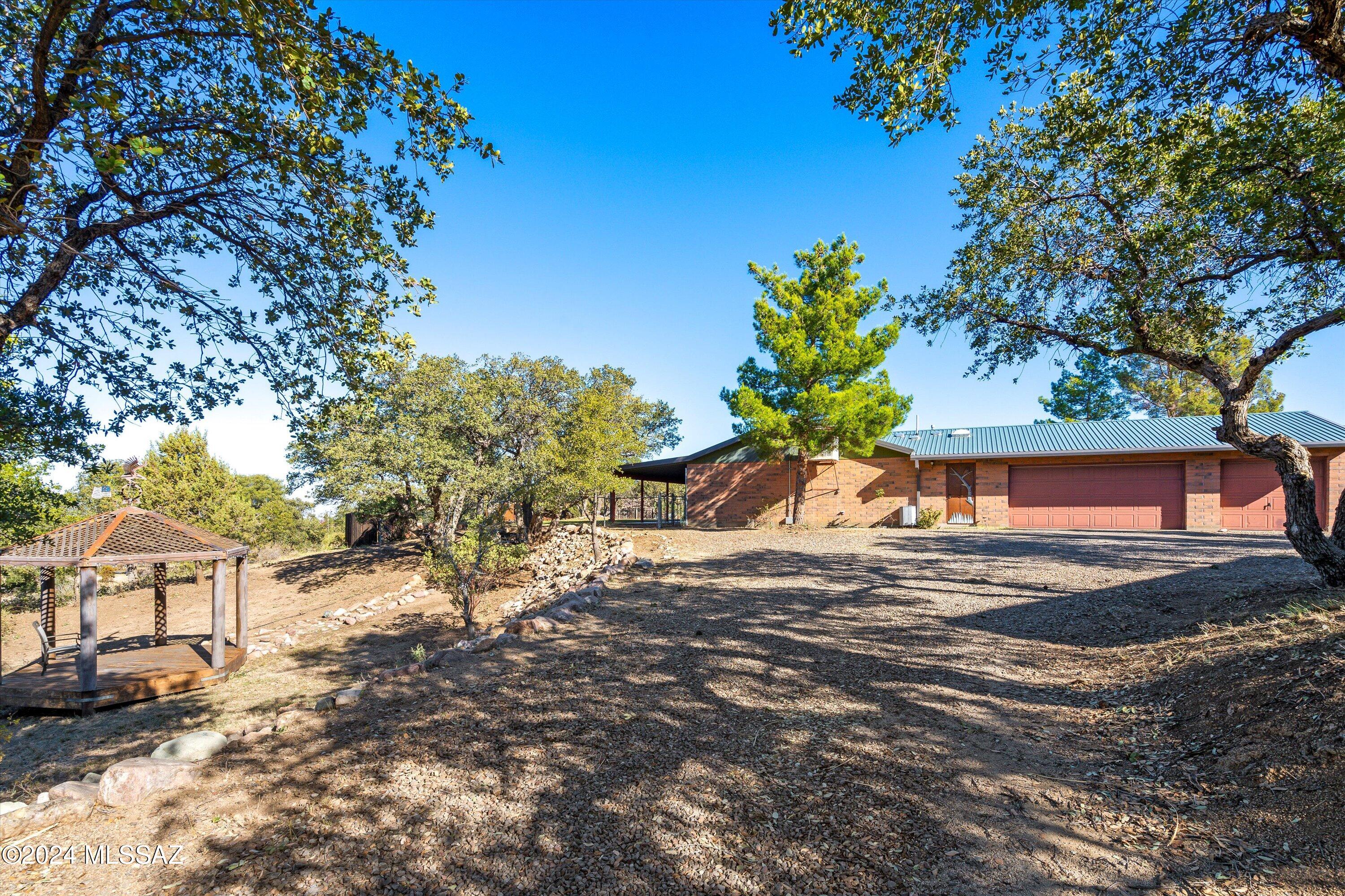 549 N Oak Hills Place