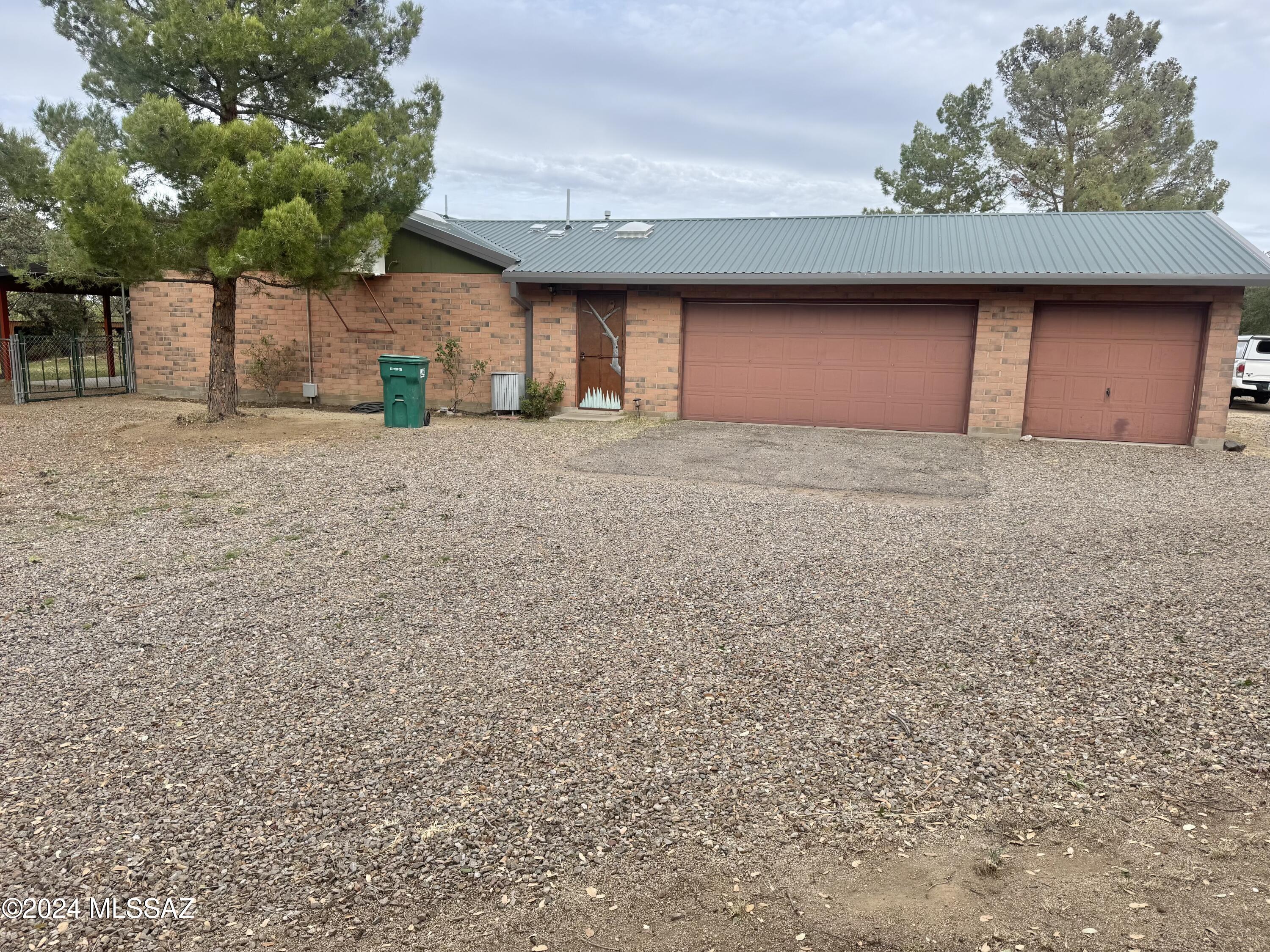 549 N Oak Hills Place