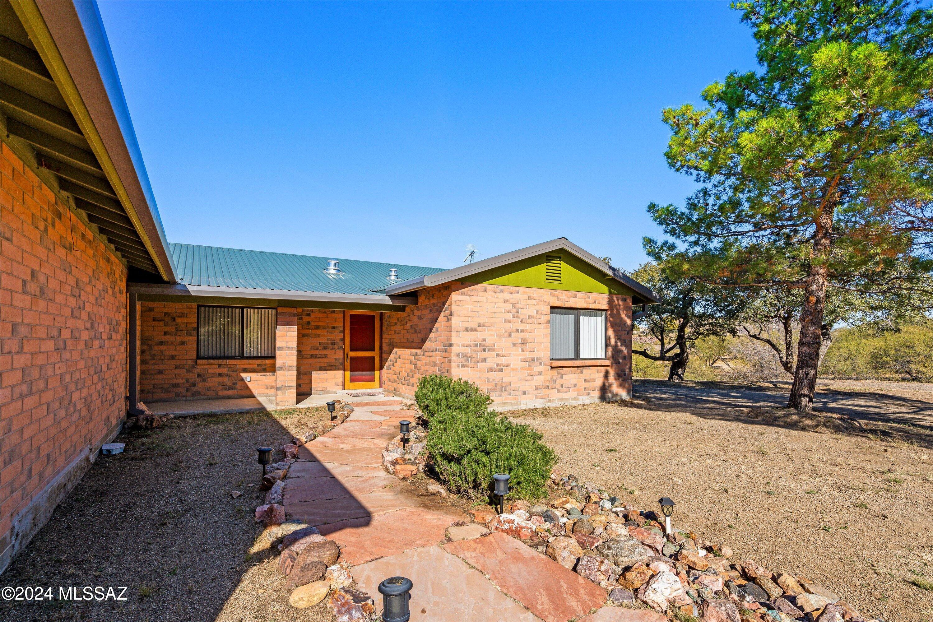 549 N Oak Hills Place