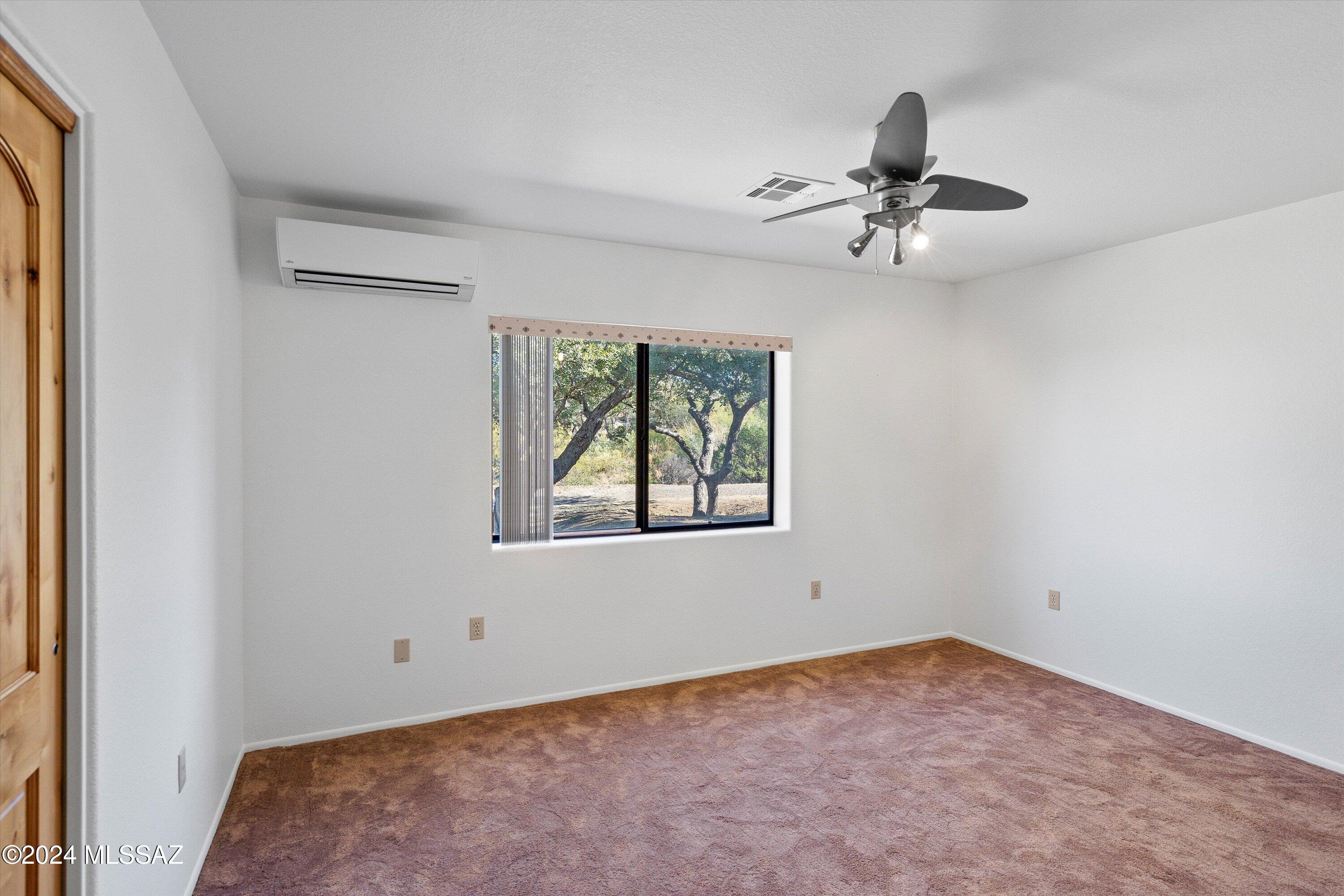 549 N Oak Hills Place