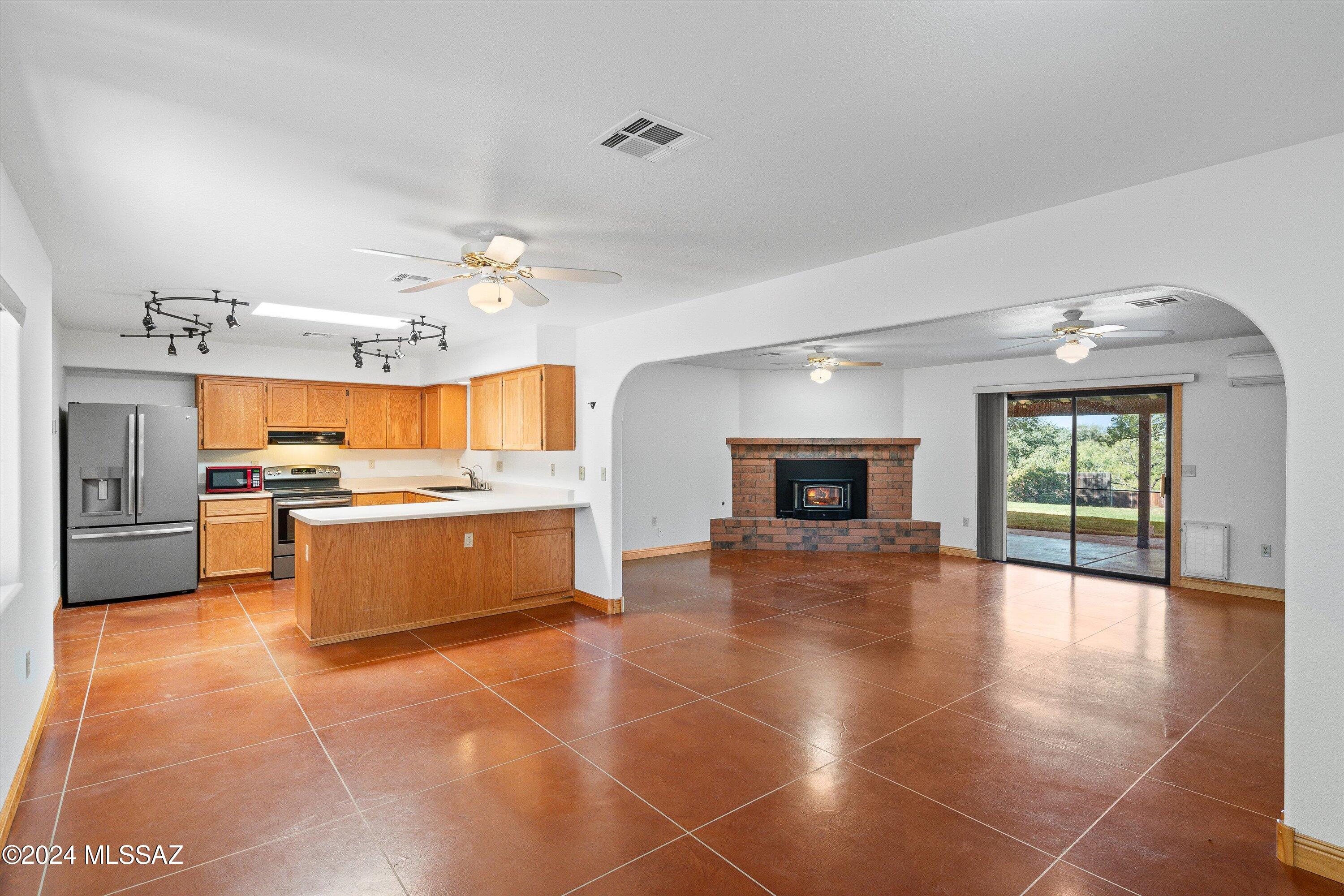 549 N Oak Hills Place