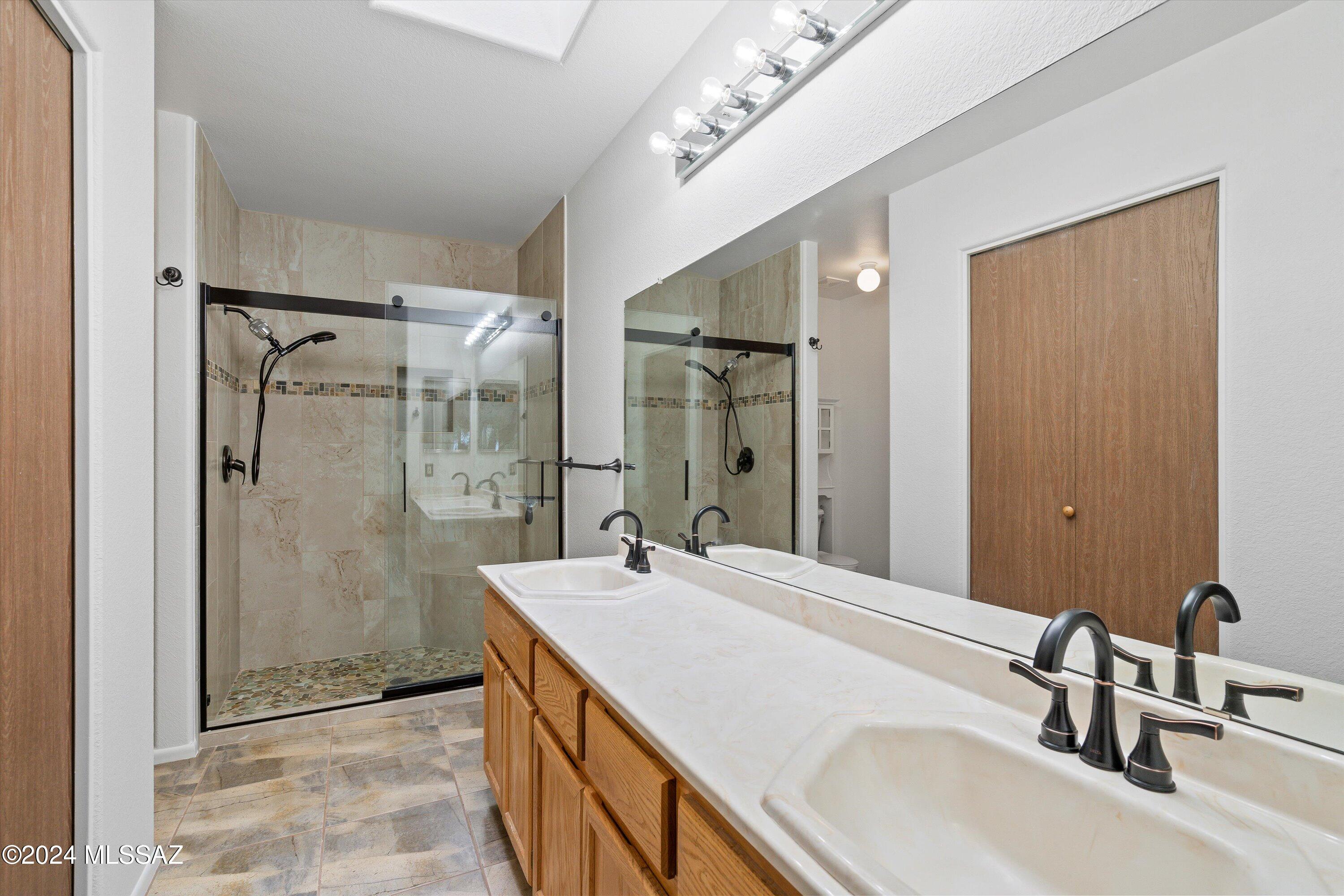 549 N Oak Hills Place