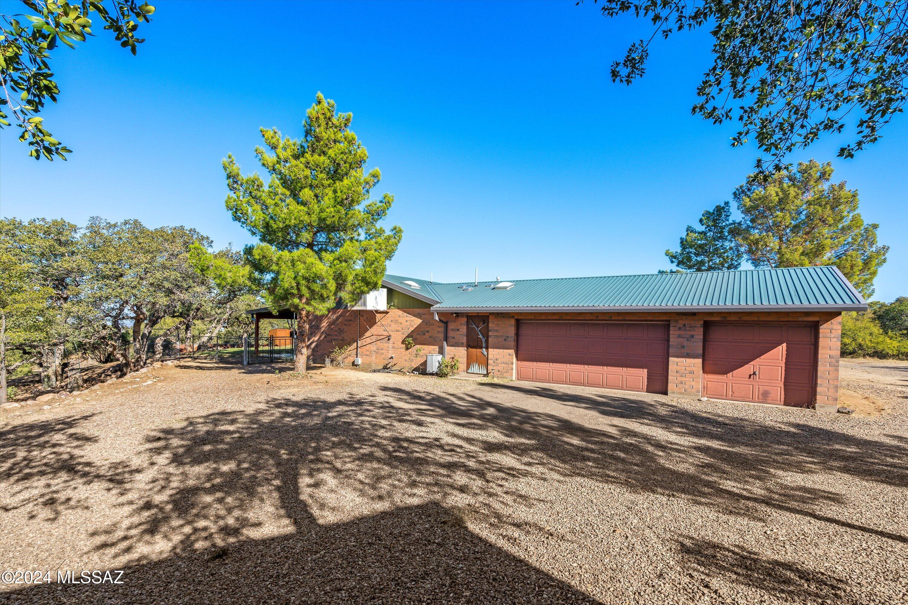 549 N Oak Hills Place