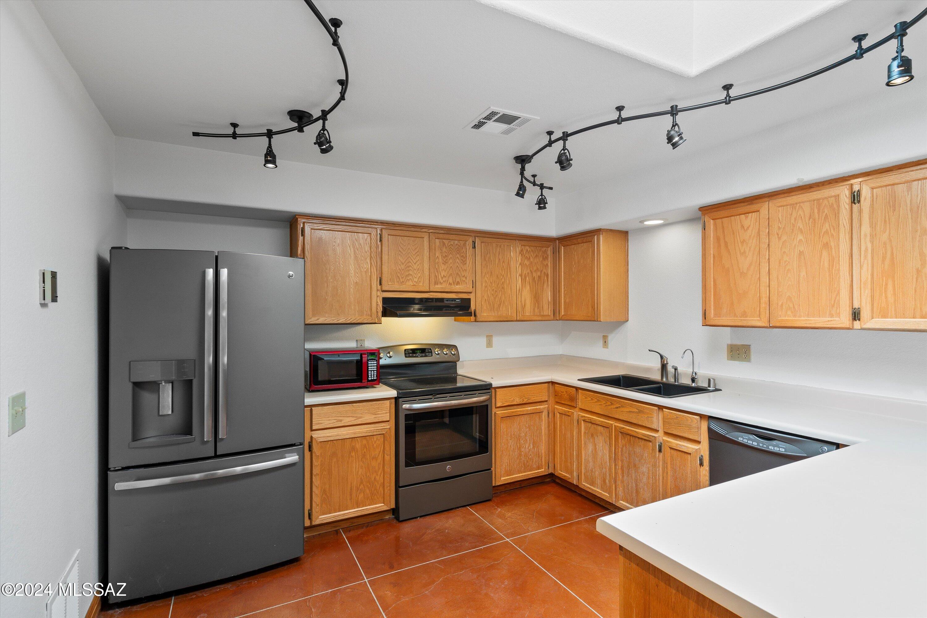 549 N Oak Hills Place