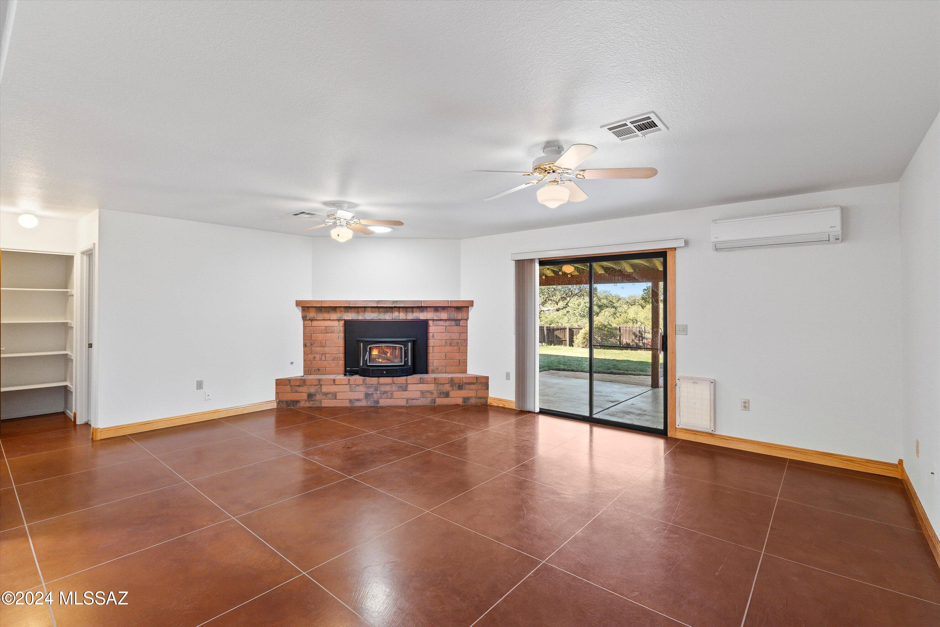 549 N Oak Hills Place