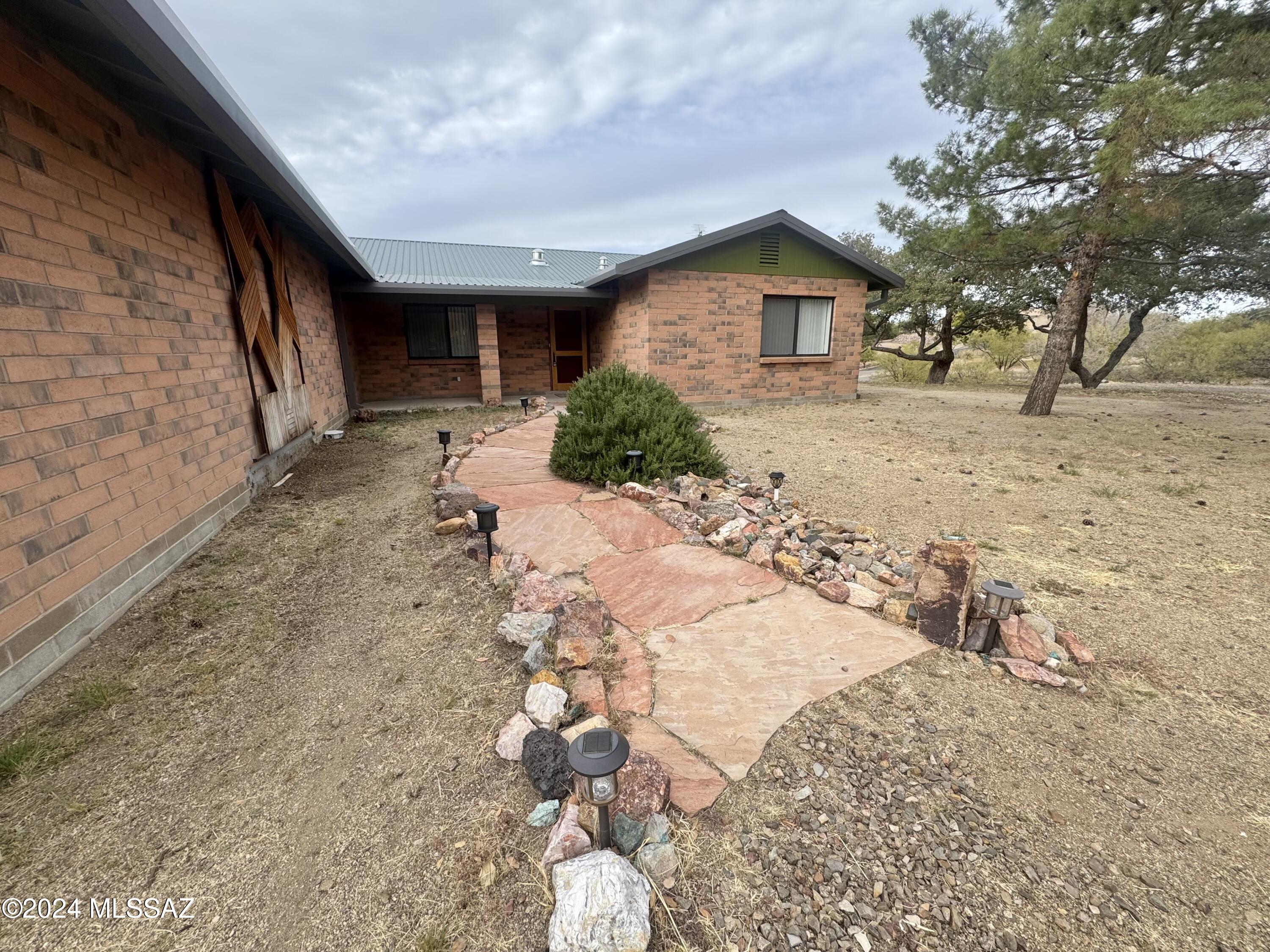 549 N Oak Hills Place