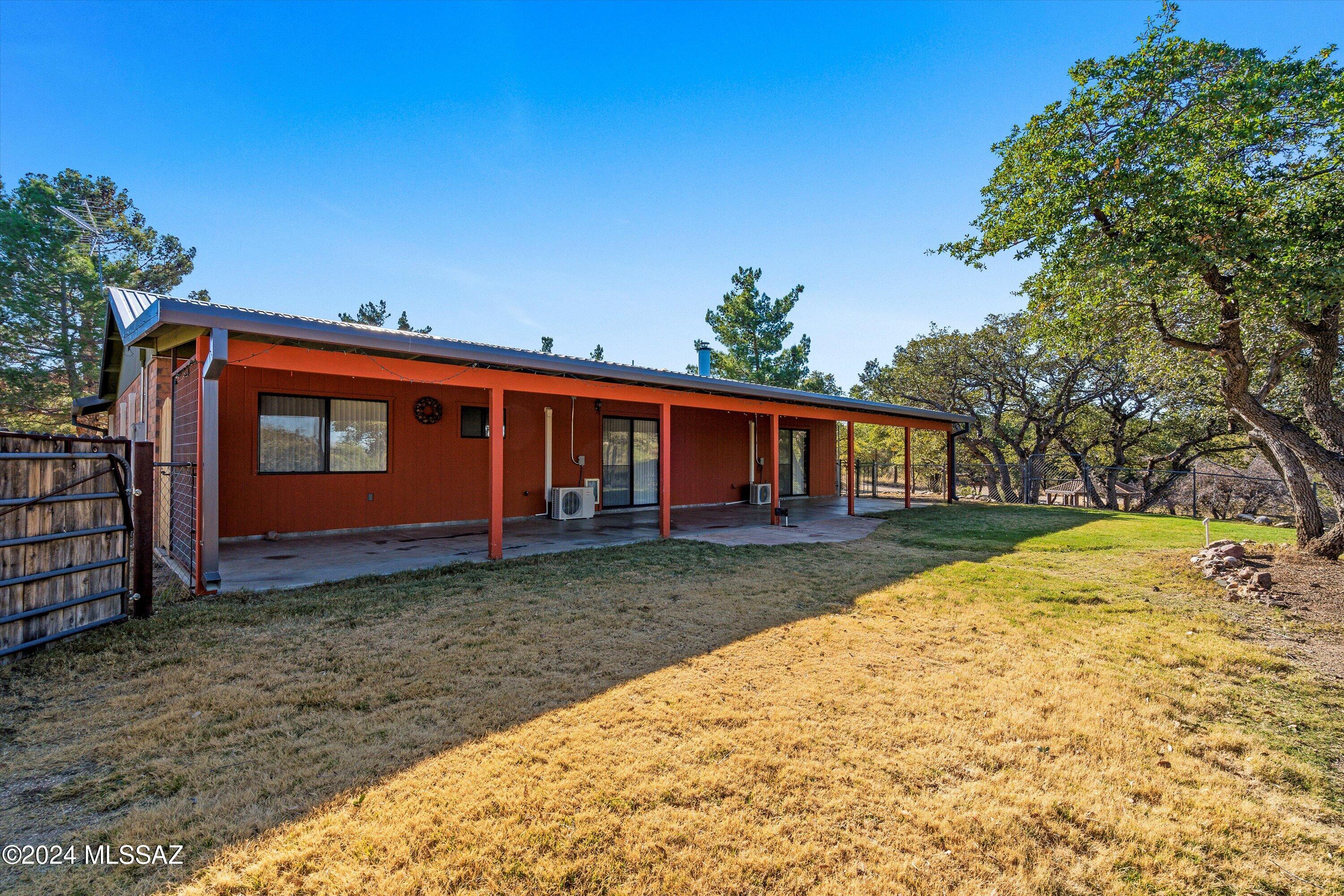 549 N Oak Hills Place