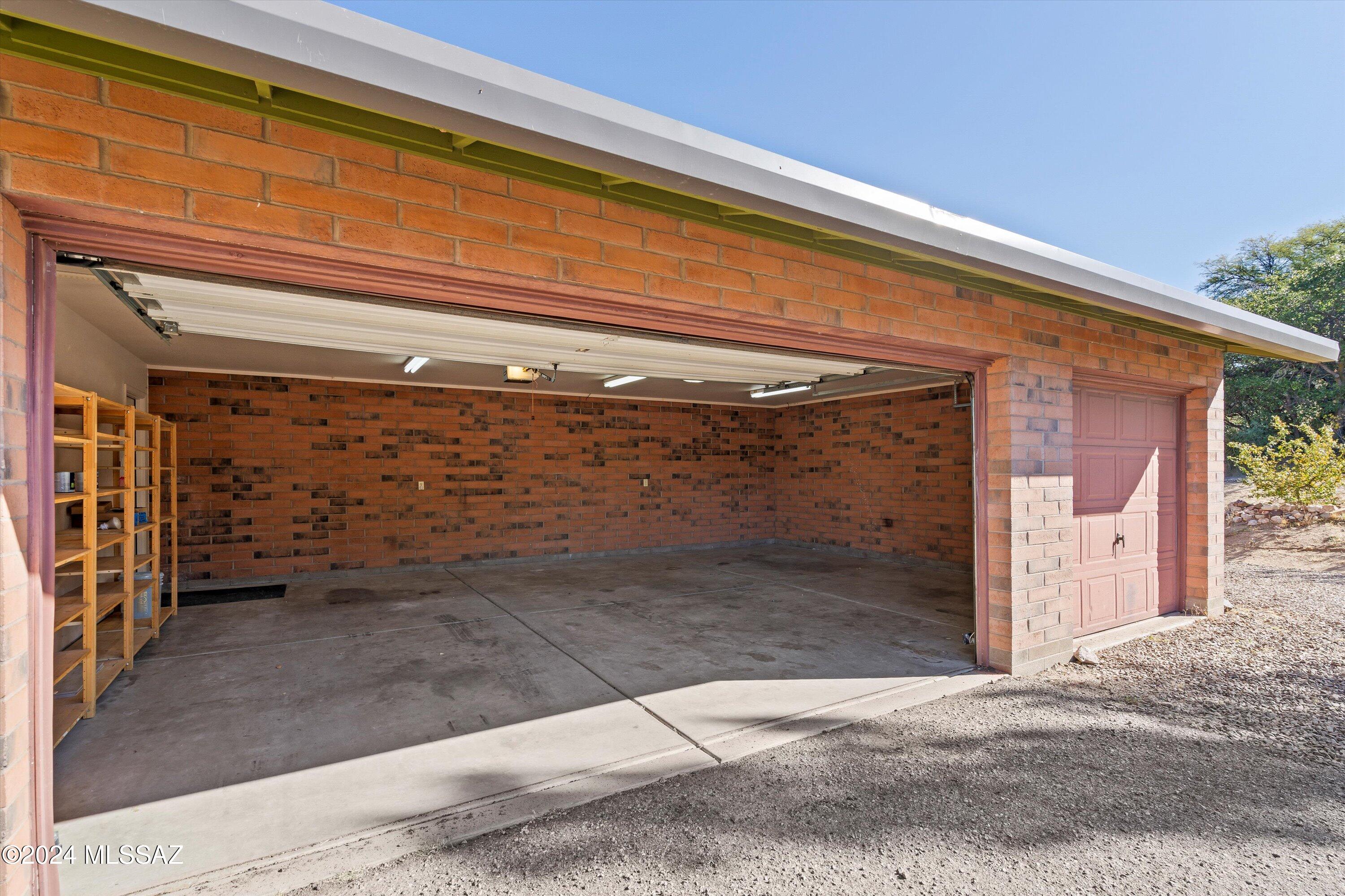 549 N Oak Hills Place