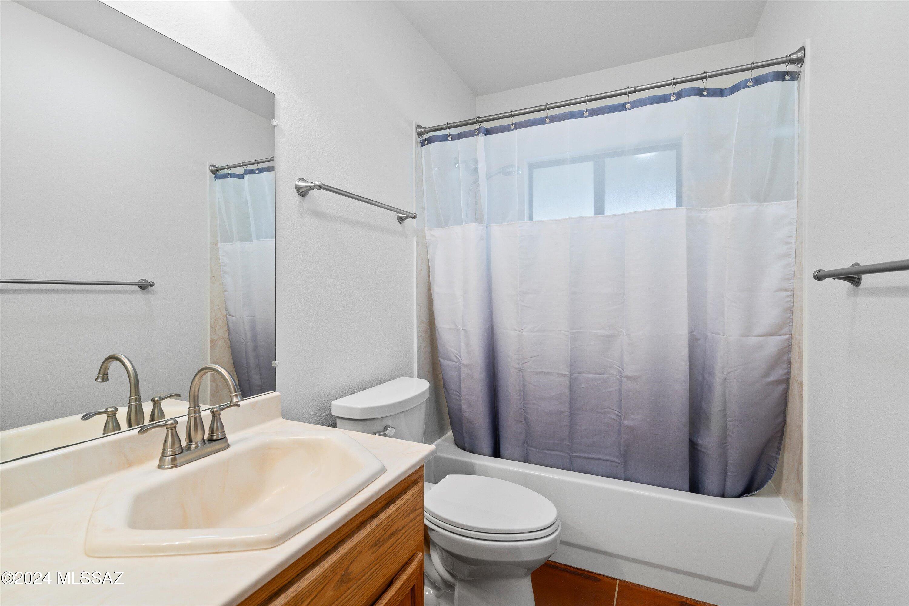 549 N Oak Hills Place