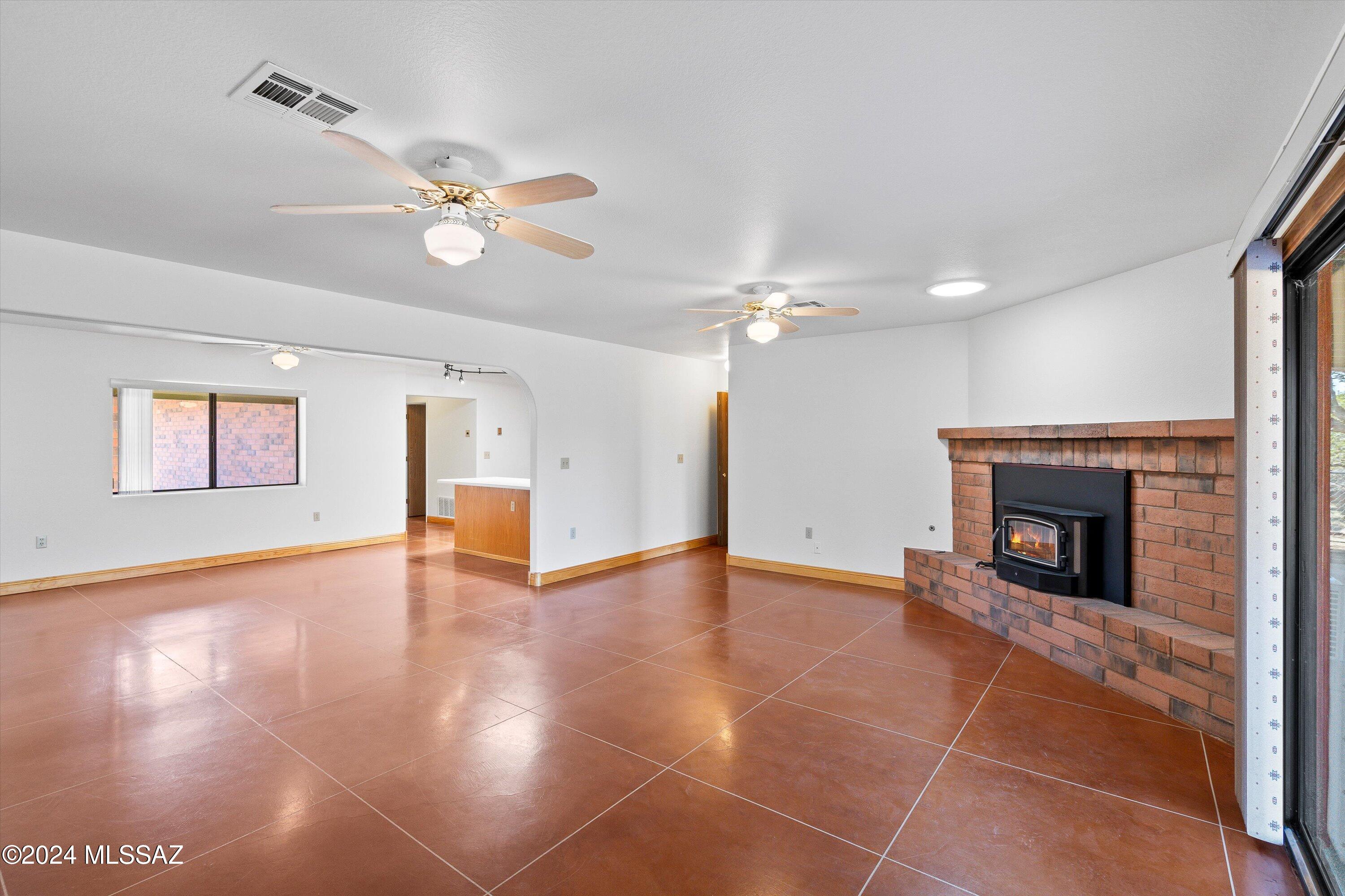 549 N Oak Hills Place