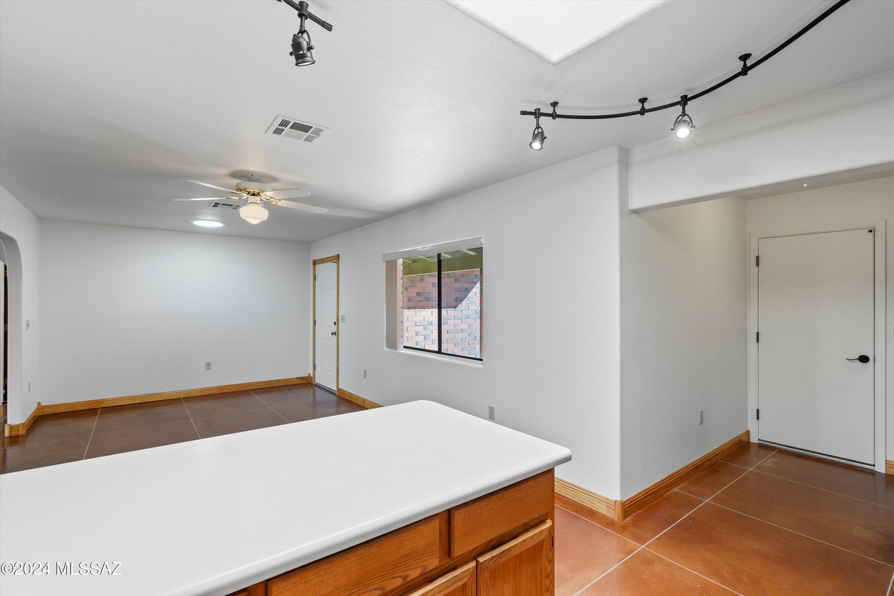 549 N Oak Hills Place