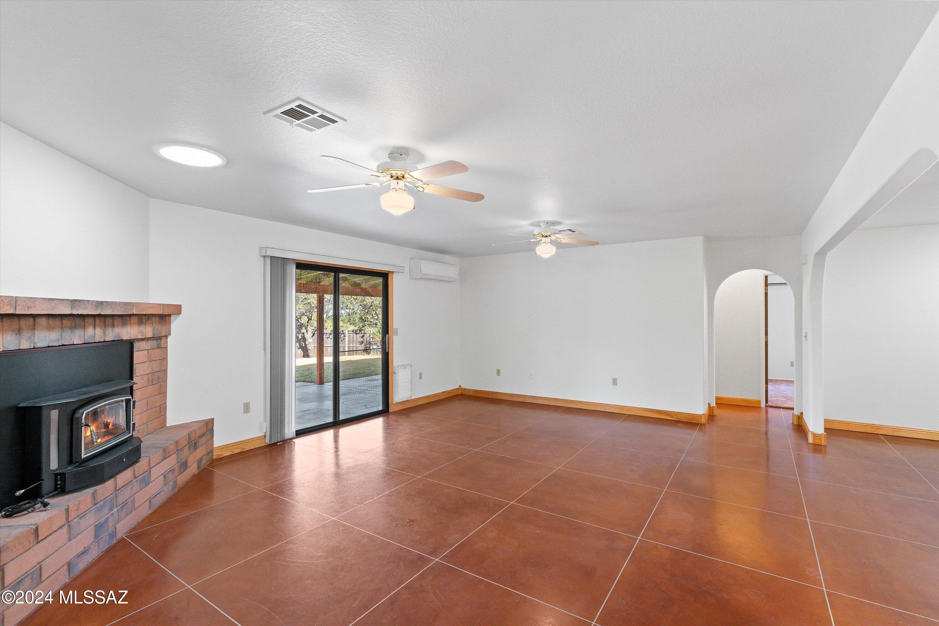 549 N Oak Hills Place