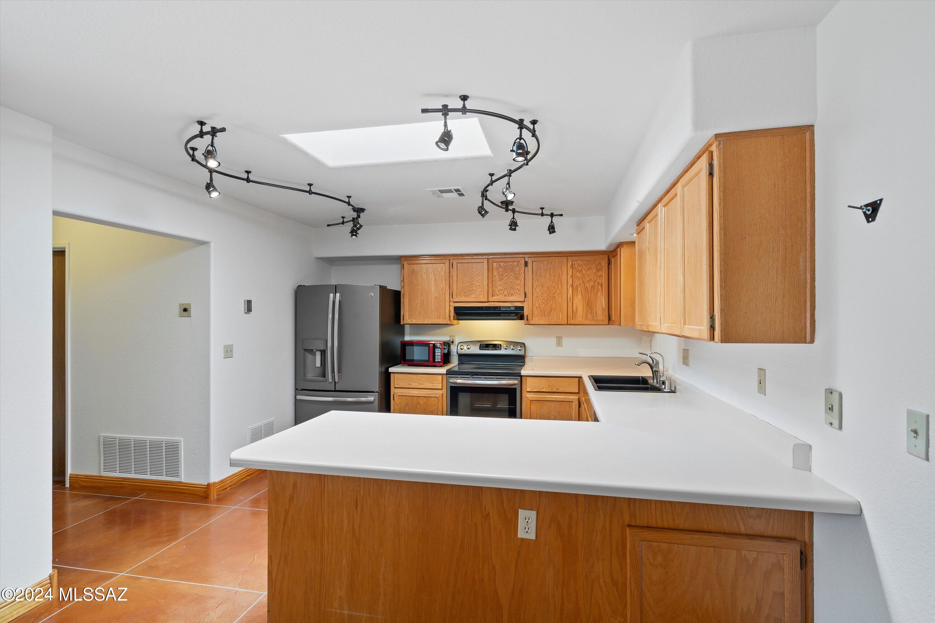 549 N Oak Hills Place