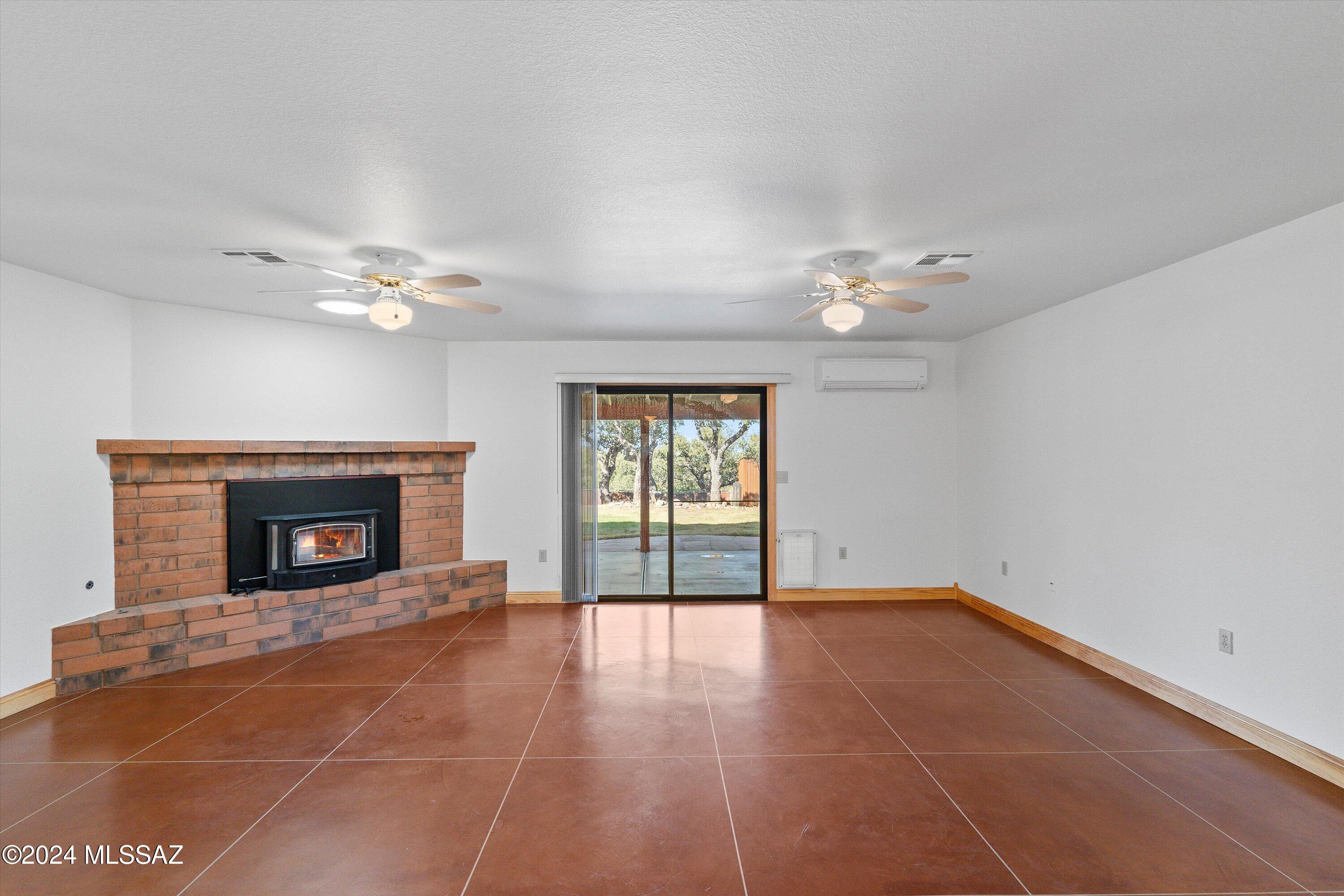 549 N Oak Hills Place