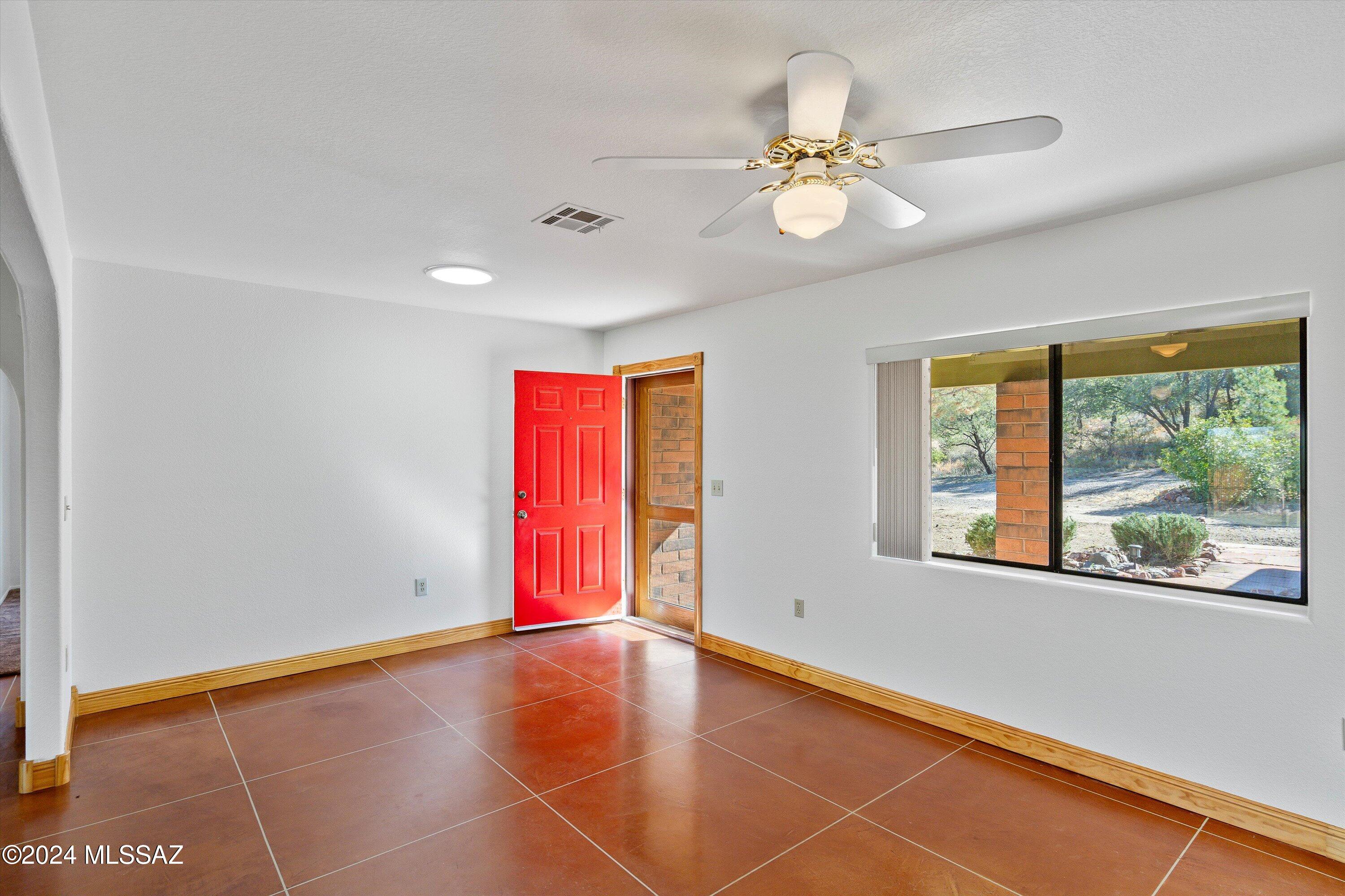 549 N Oak Hills Place