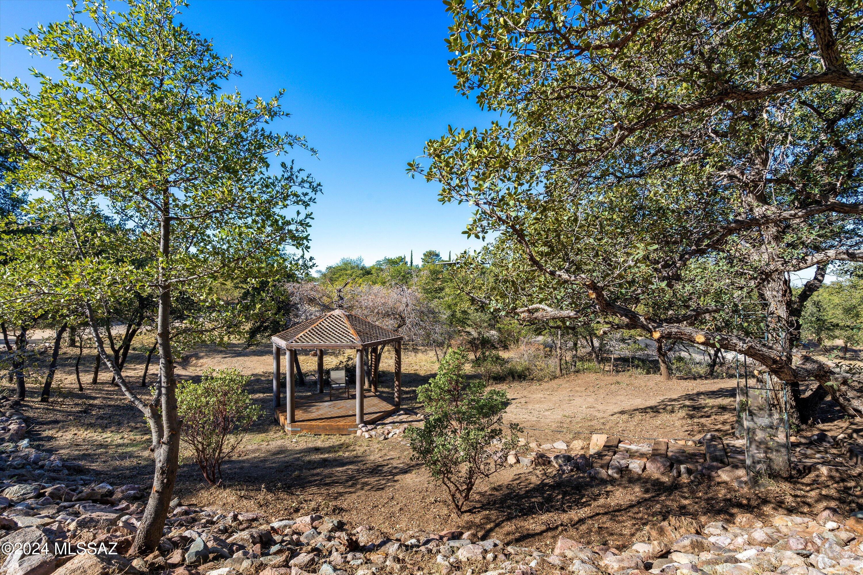 549 N Oak Hills Place