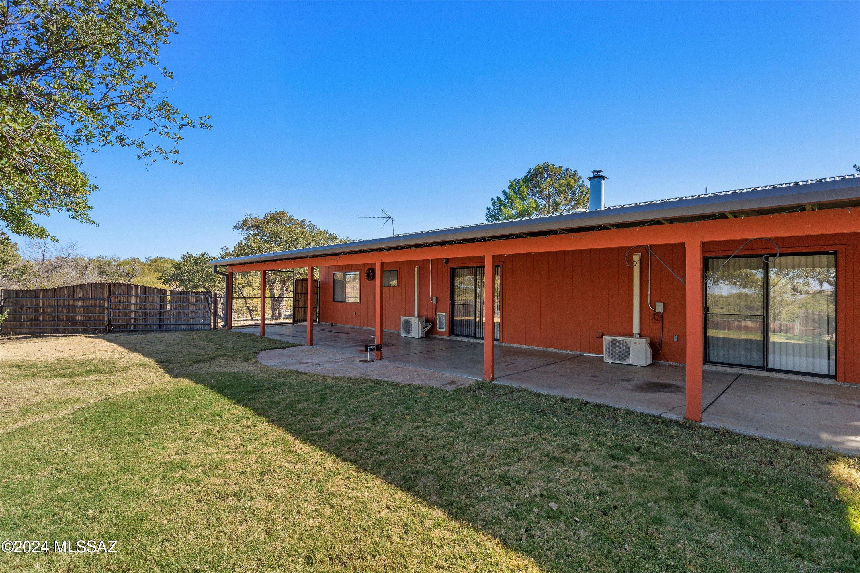 549 N Oak Hills Place