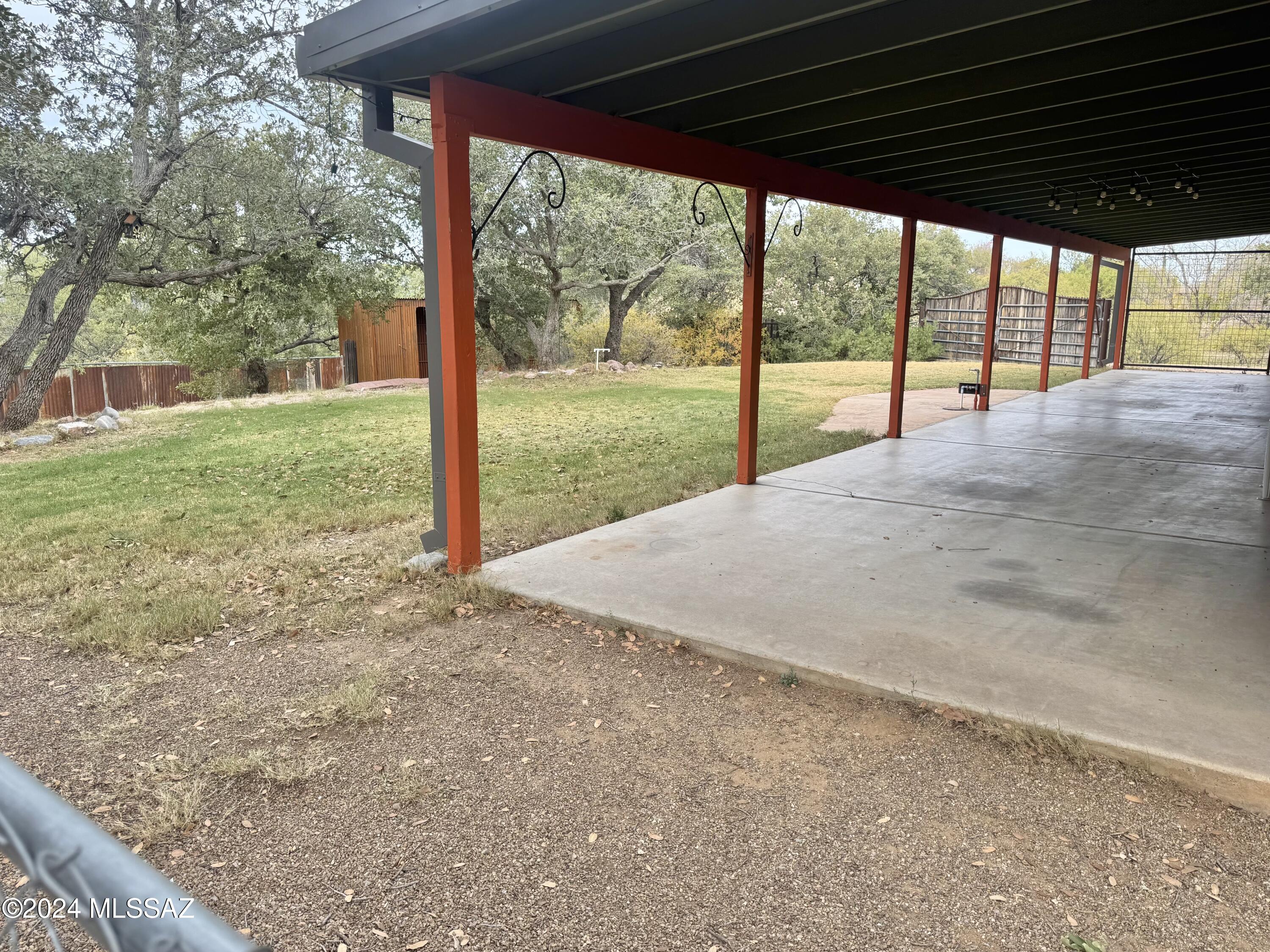 549 N Oak Hills Place