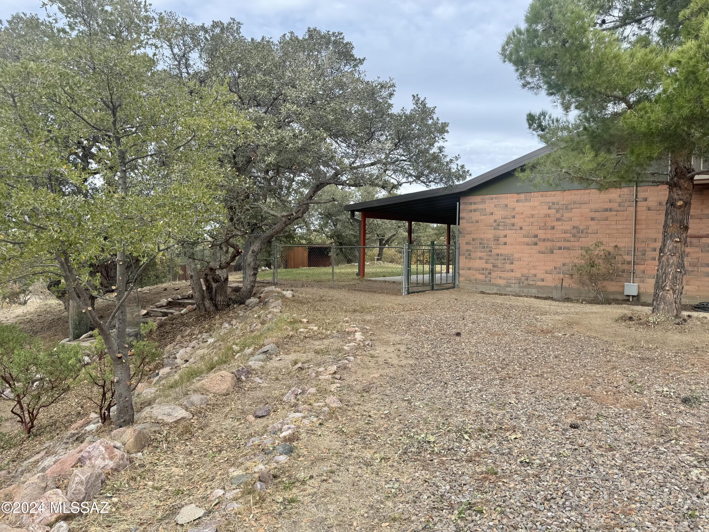 549 N Oak Hills Place