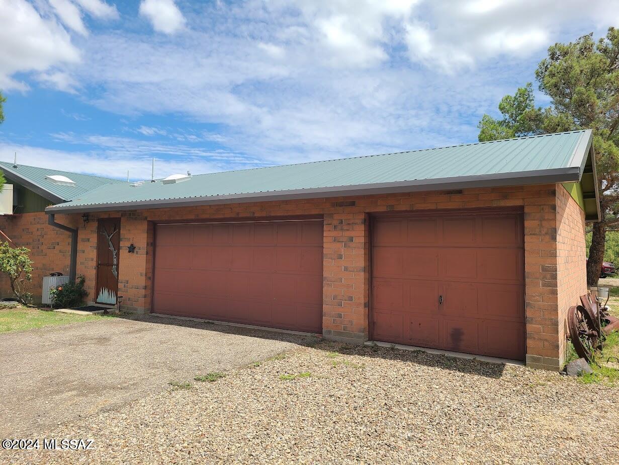 549 N Oak Hills Place