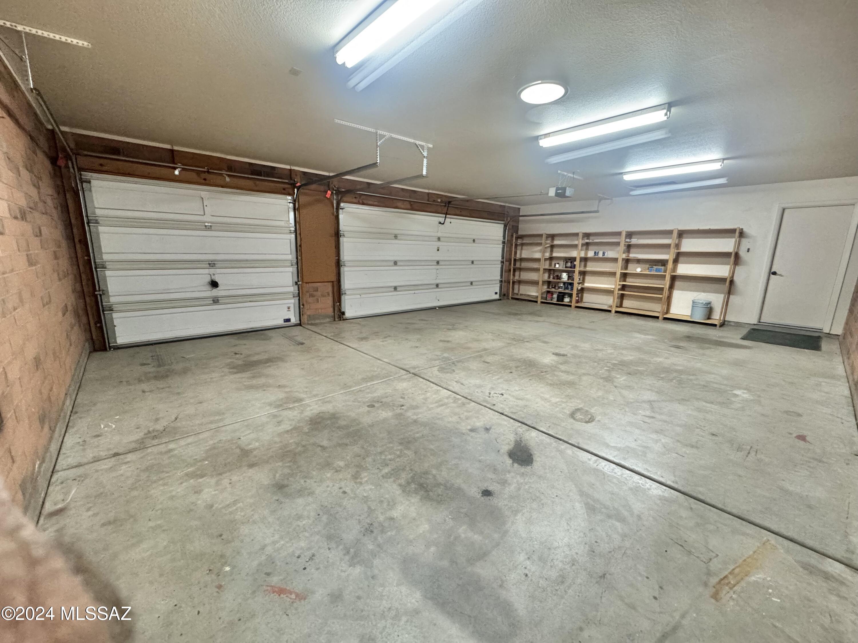 549 N Oak Hills Place