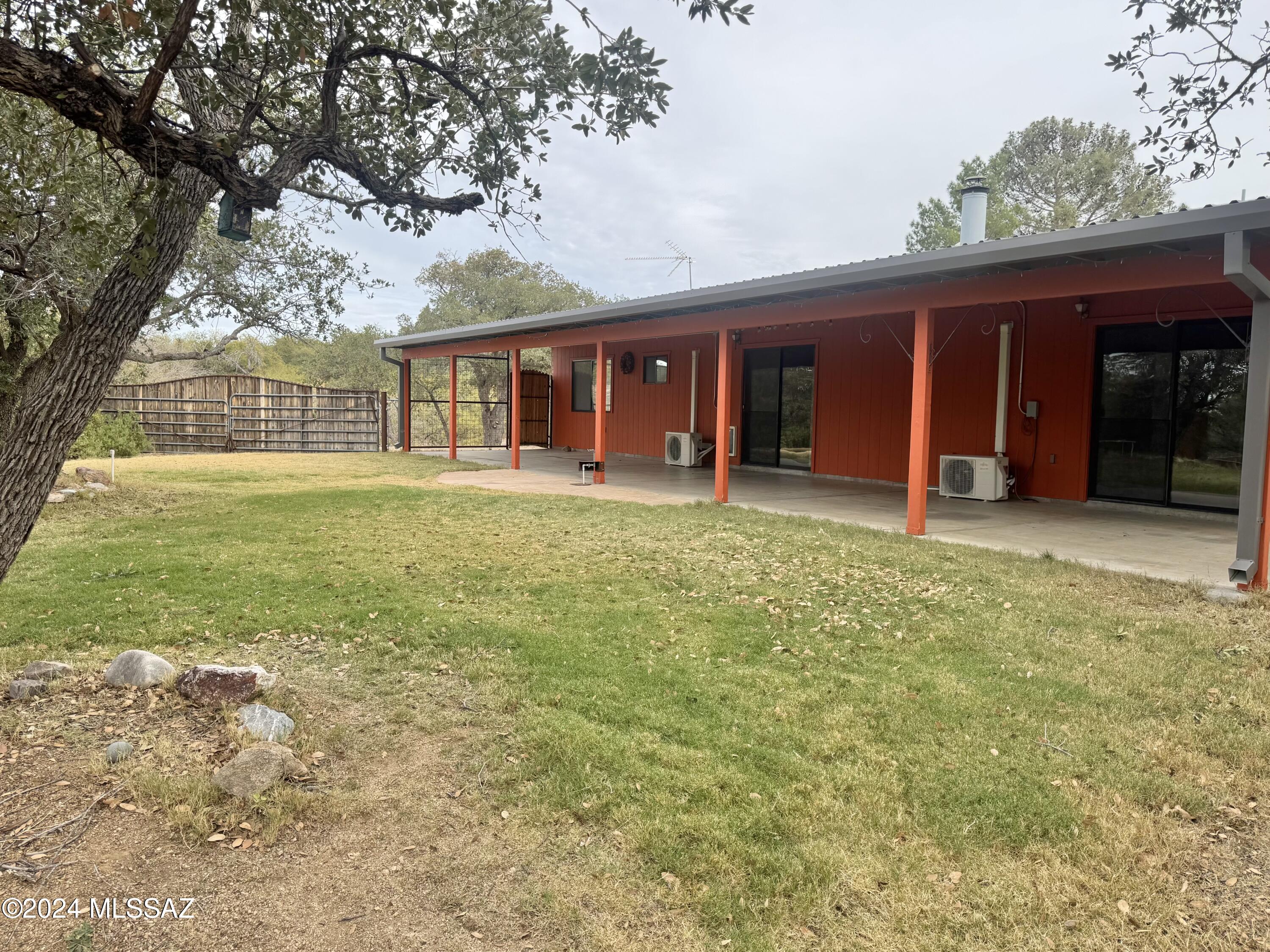 549 N Oak Hills Place