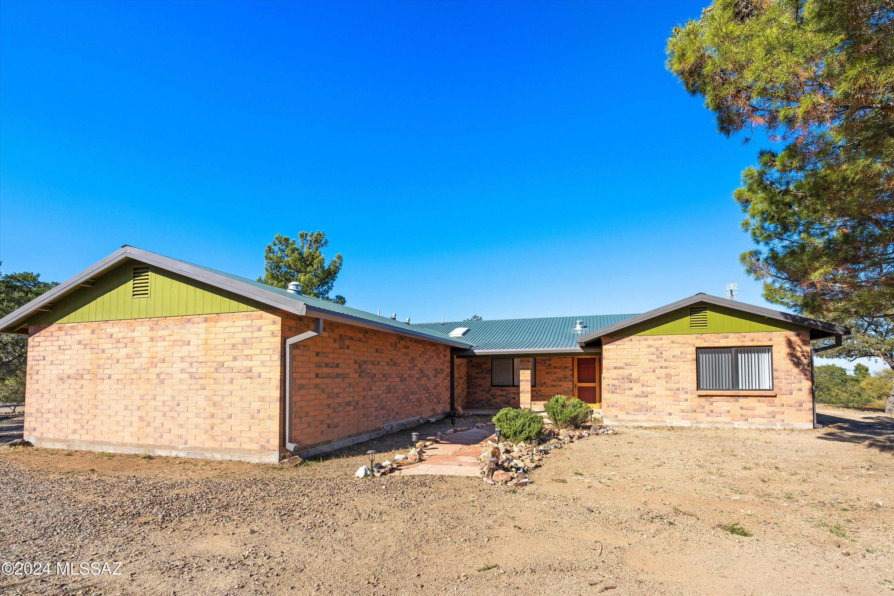 549 N Oak Hills Place