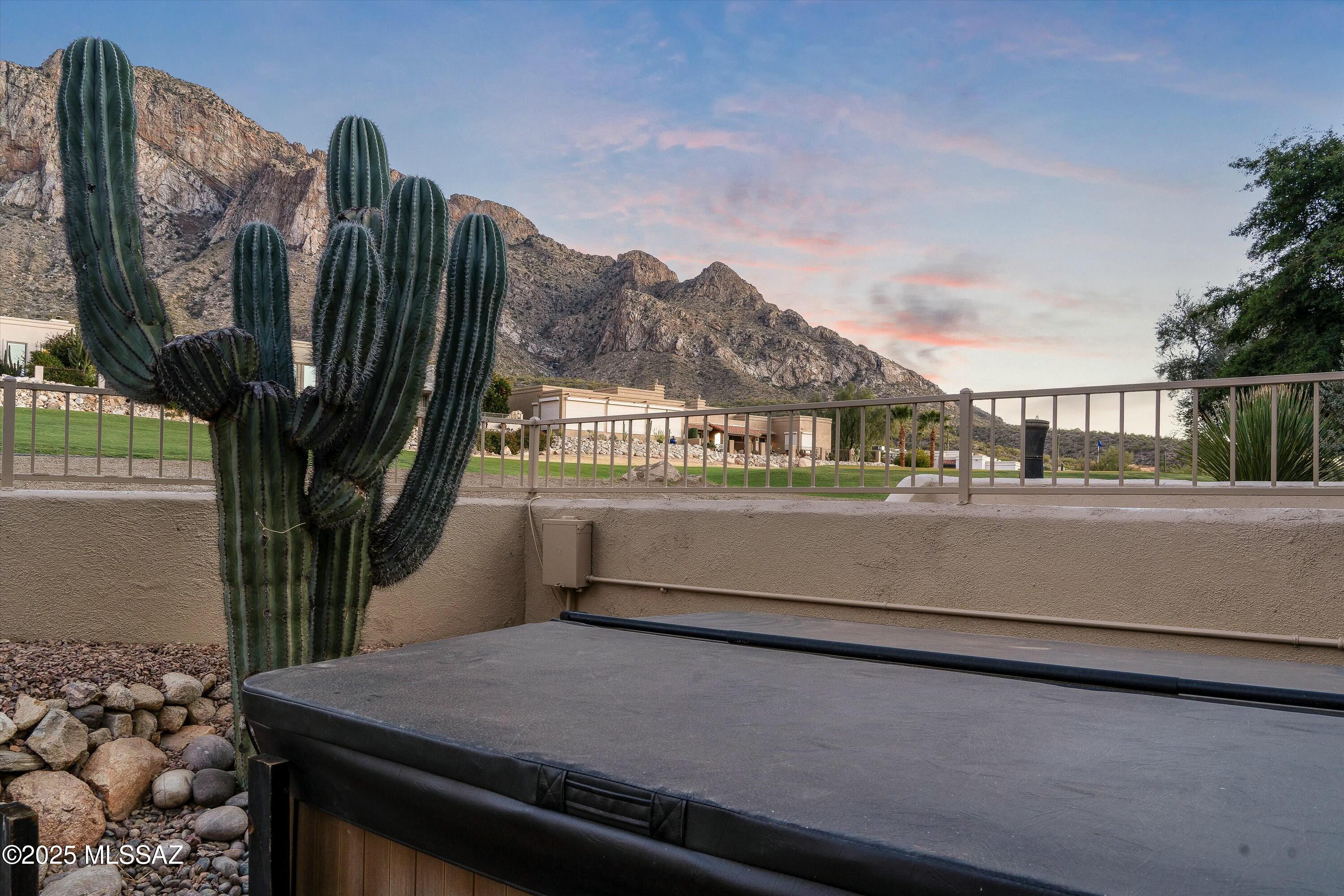 9868 N Ridge Shadow Place