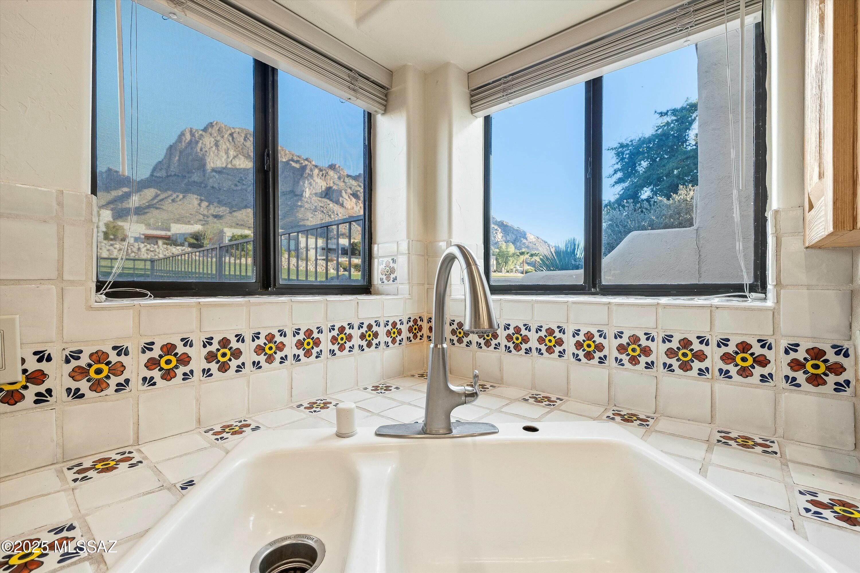 9868 N Ridge Shadow Place