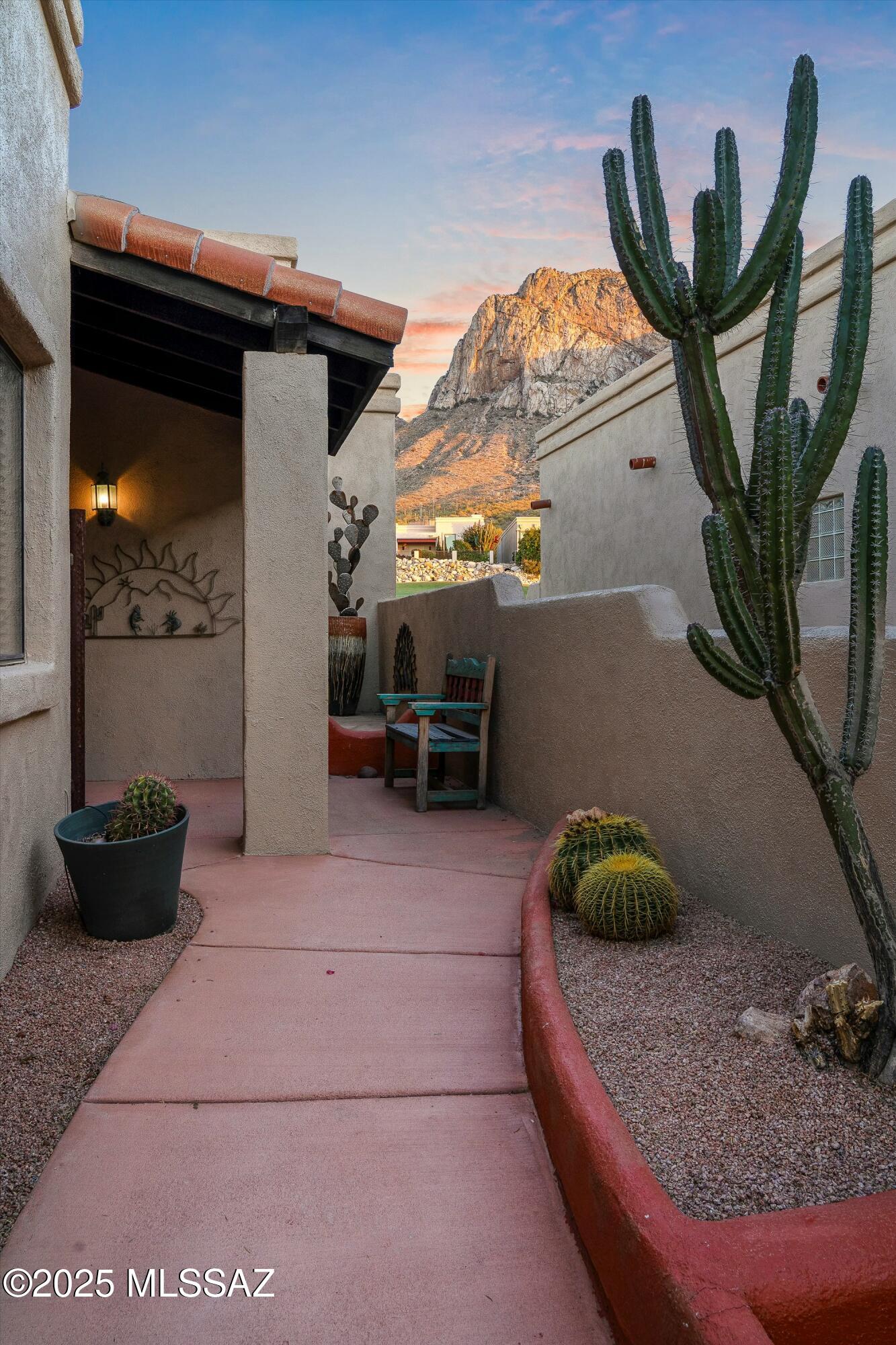 9868 N Ridge Shadow Place