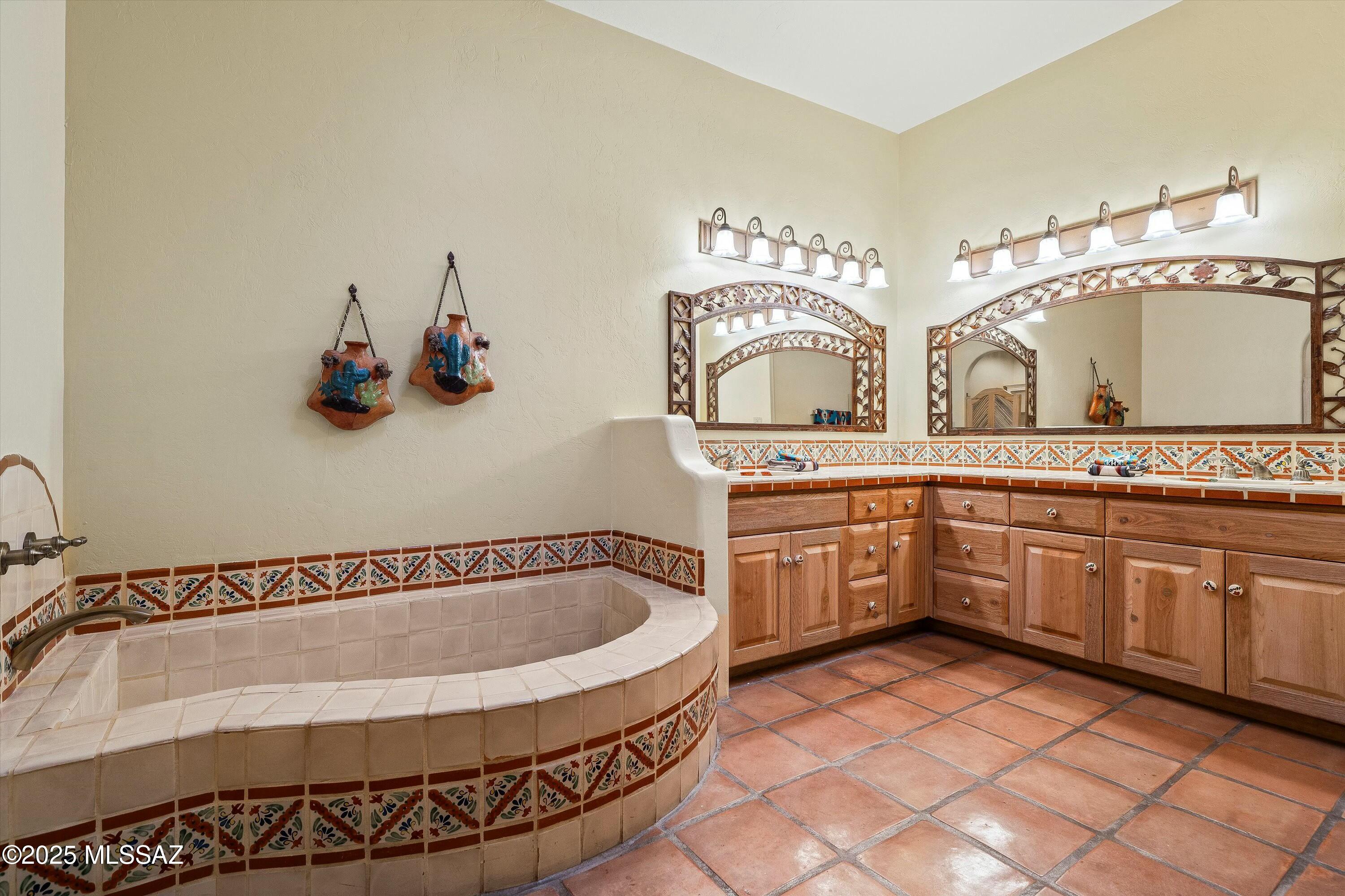 9868 N Ridge Shadow Place