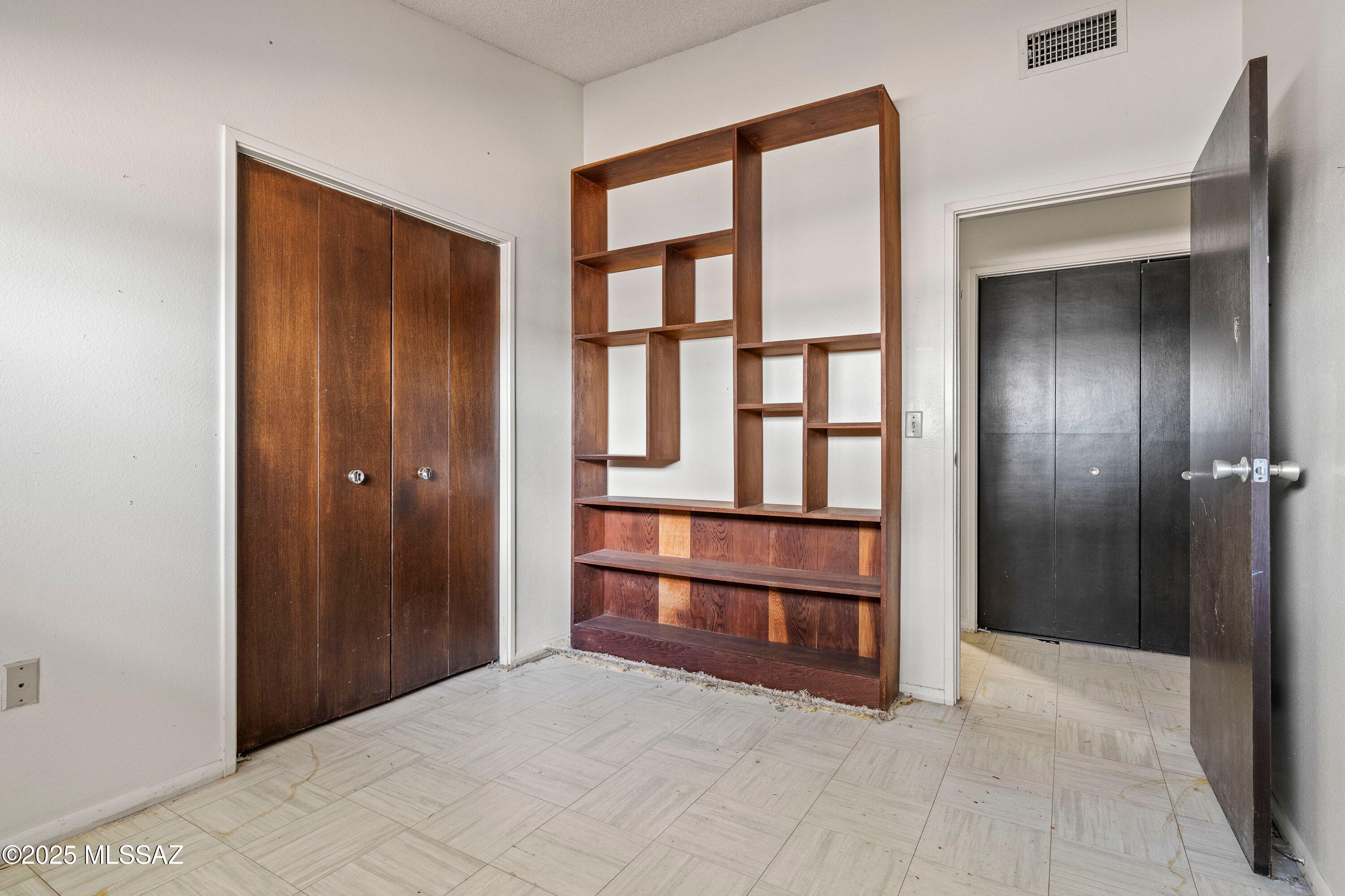 102 E Avenue H