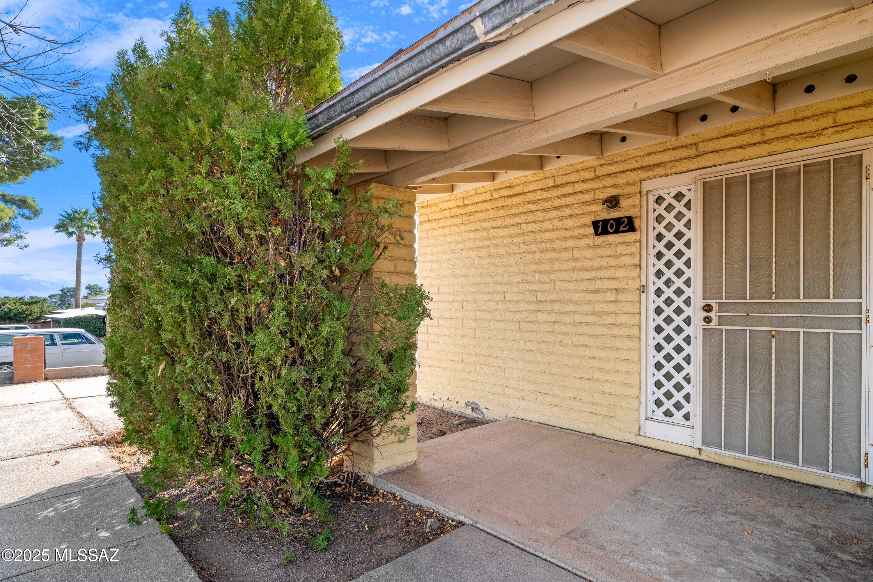 102 E Avenue H