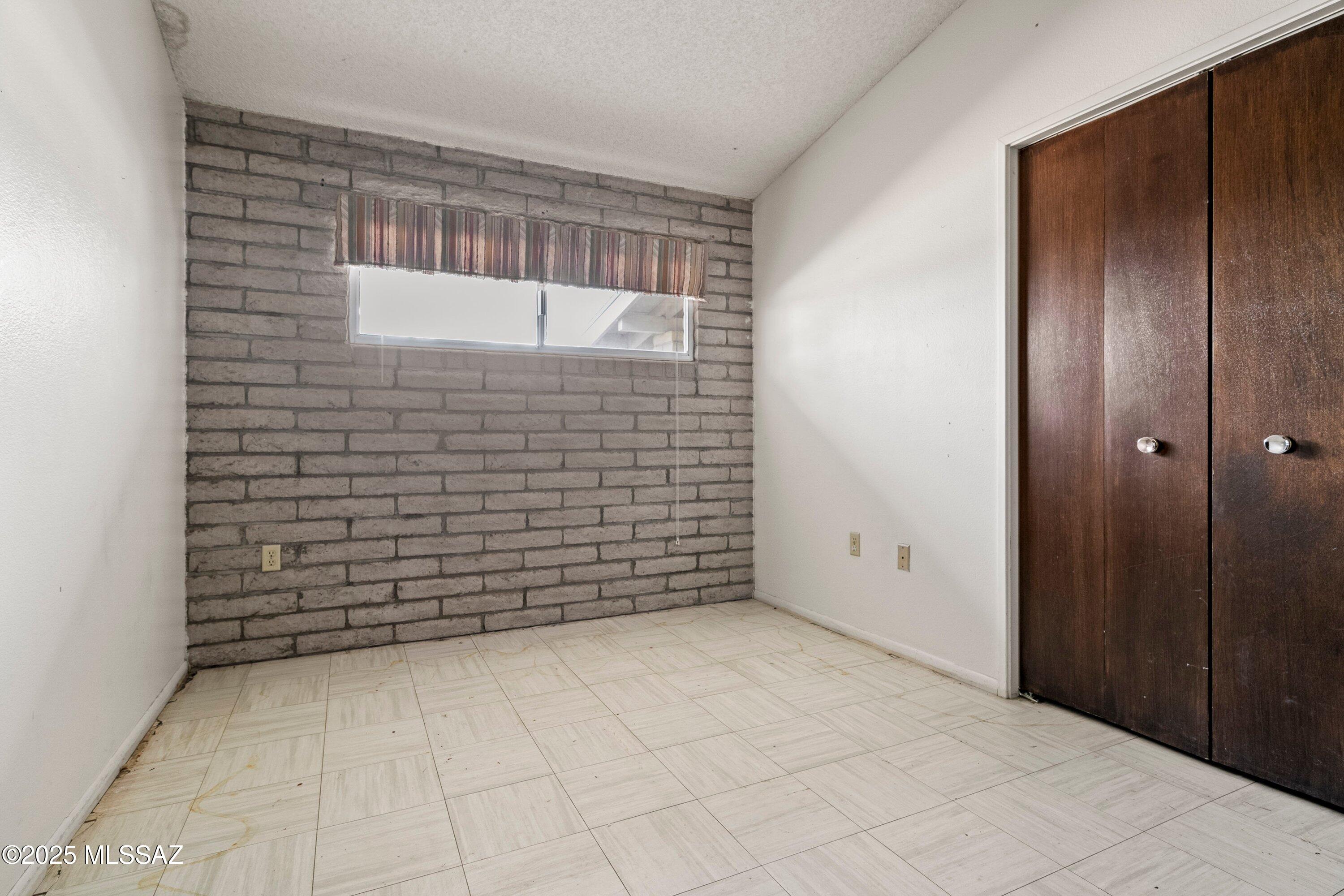 102 E Avenue H