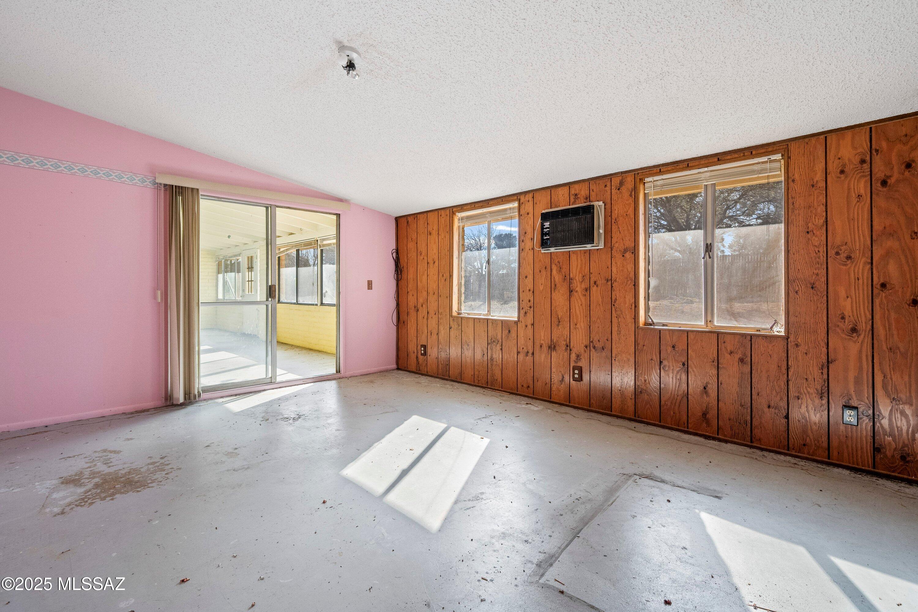 102 E Avenue H