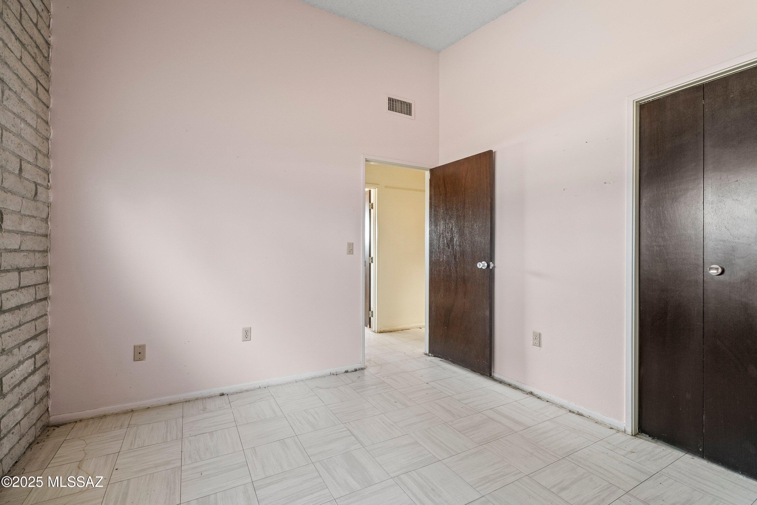 102 E Avenue H