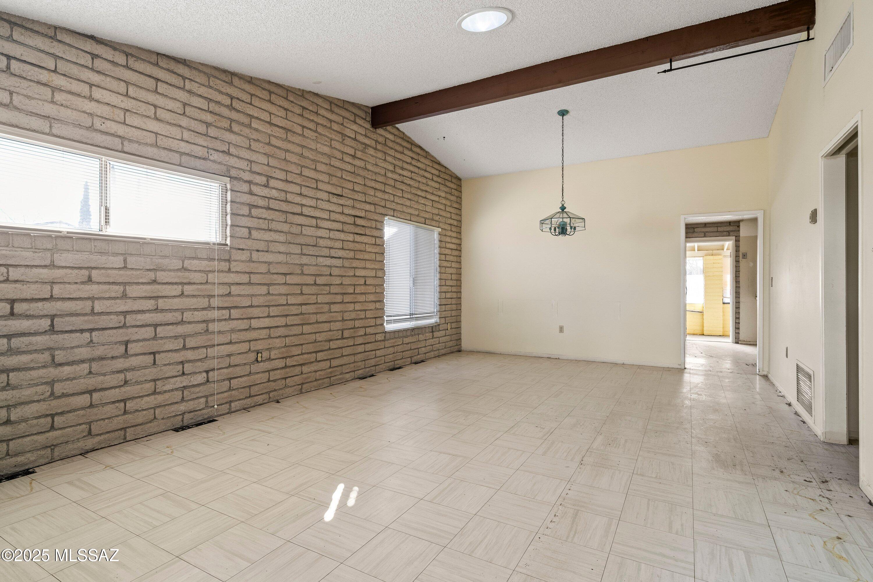 102 E Avenue H