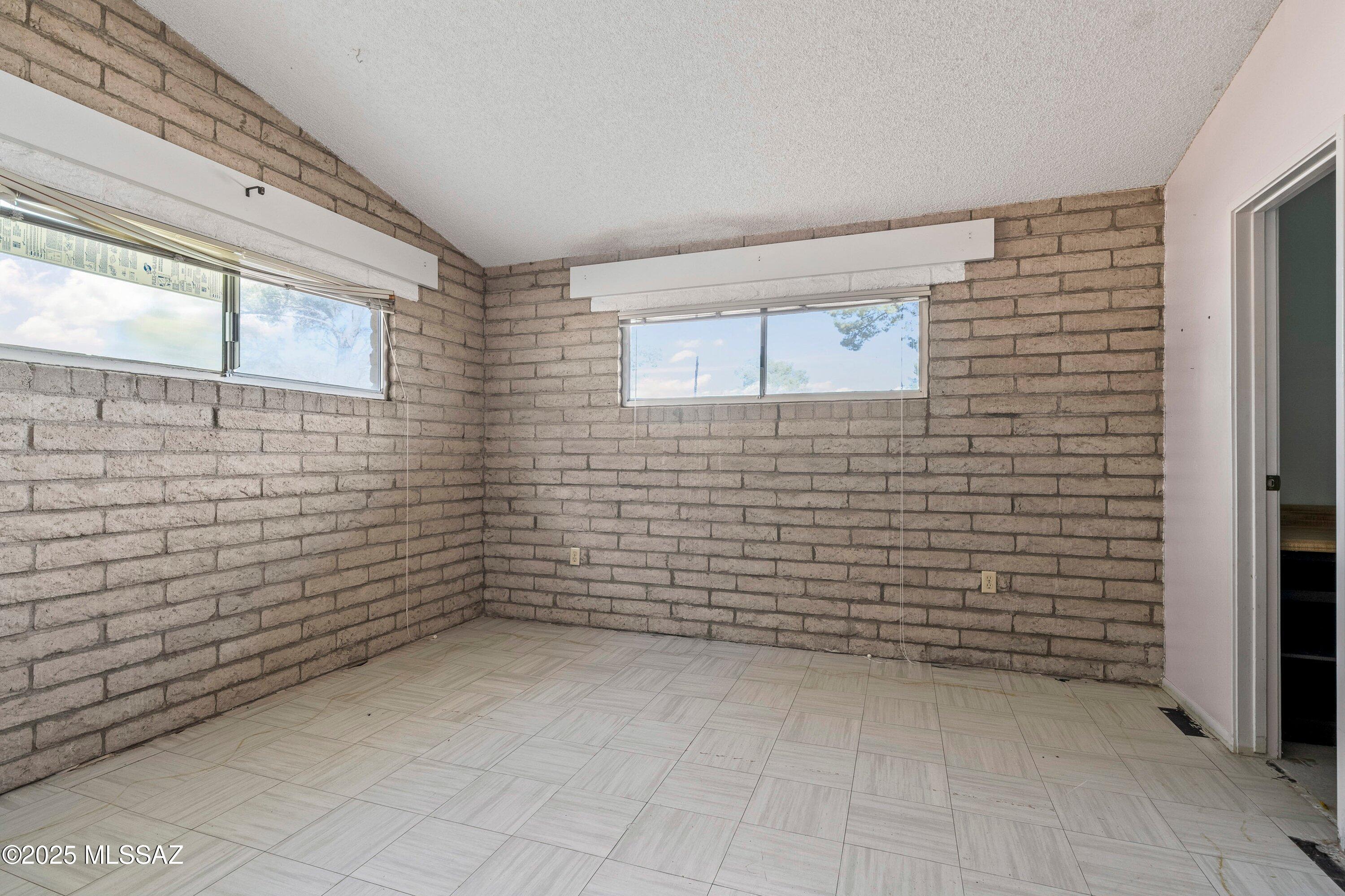 102 E Avenue H