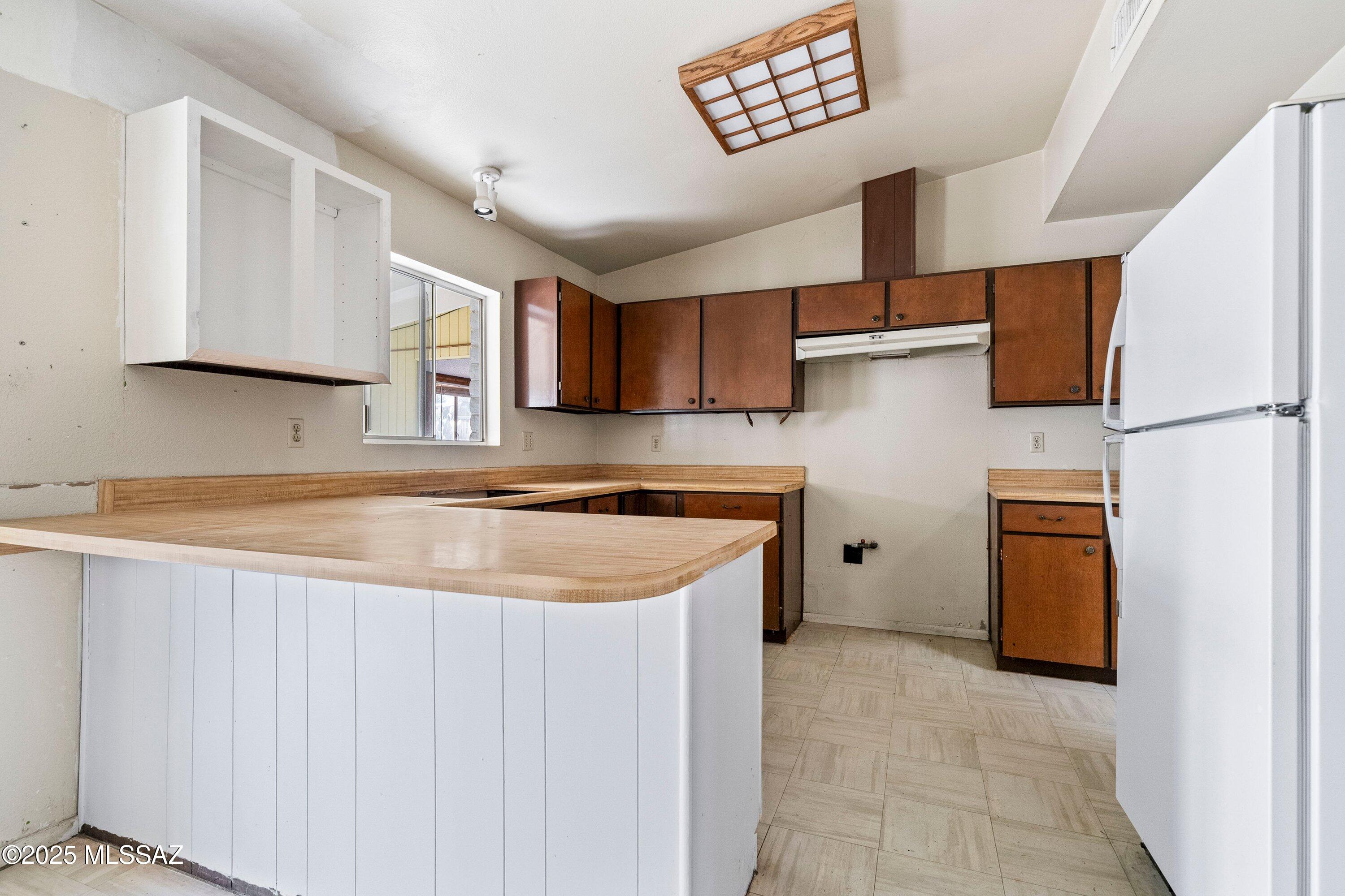 102 E Avenue H