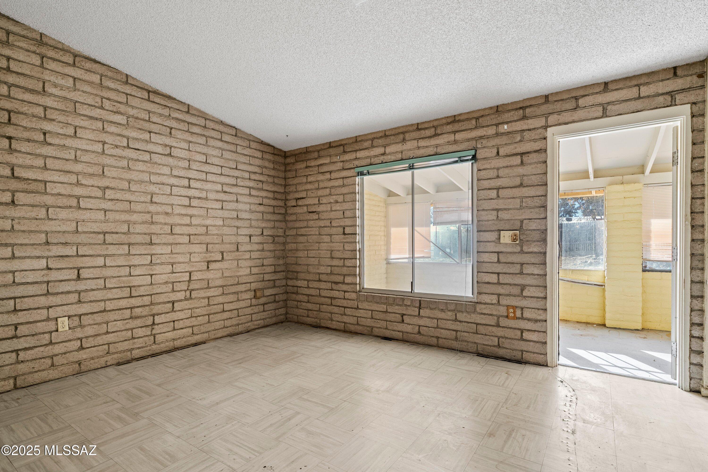 102 E Avenue H
