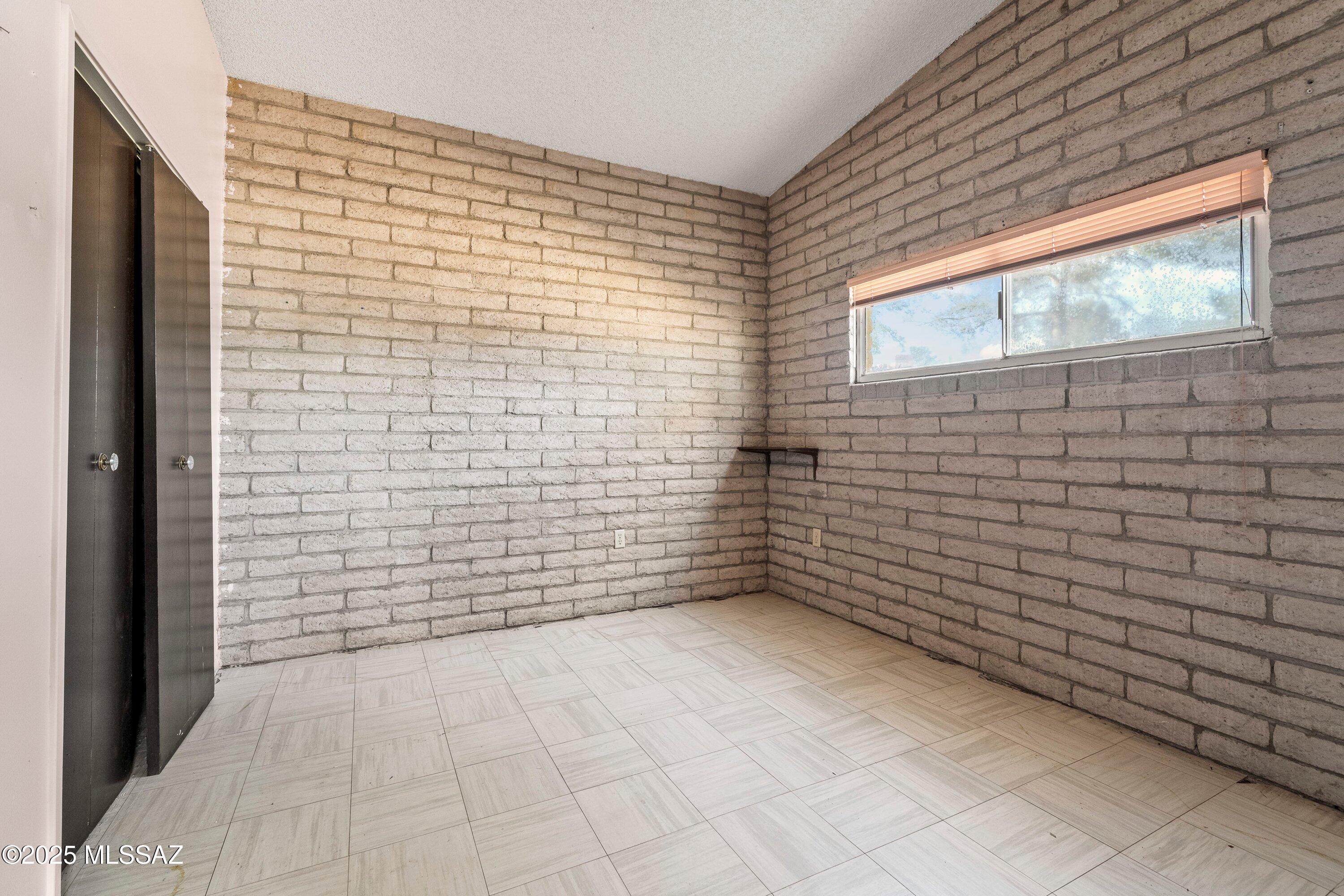 102 E Avenue H