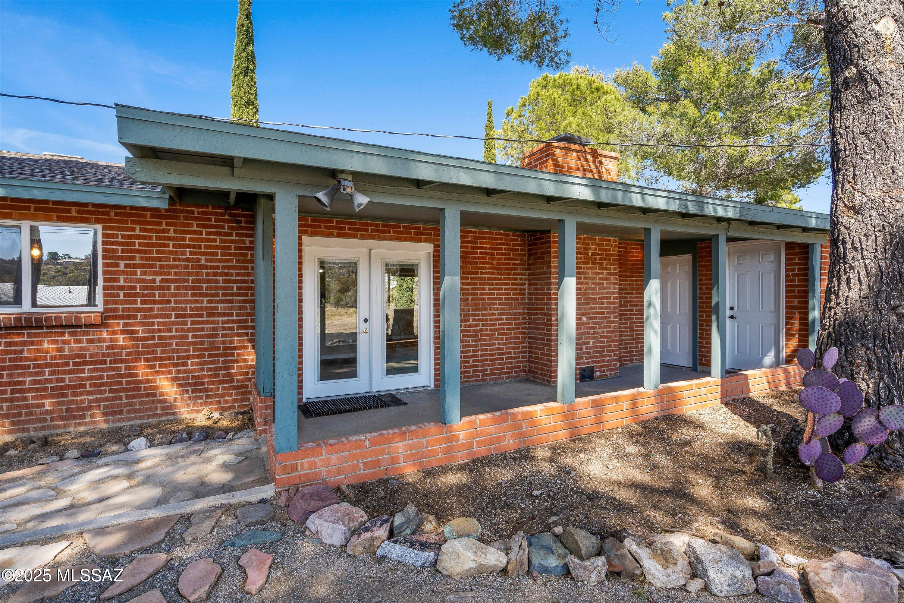 570 N Las Flores Drive