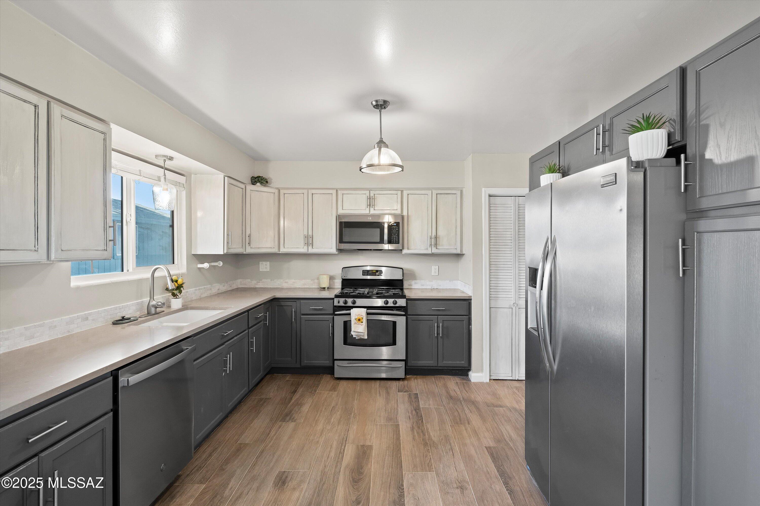 570 N Las Flores Drive