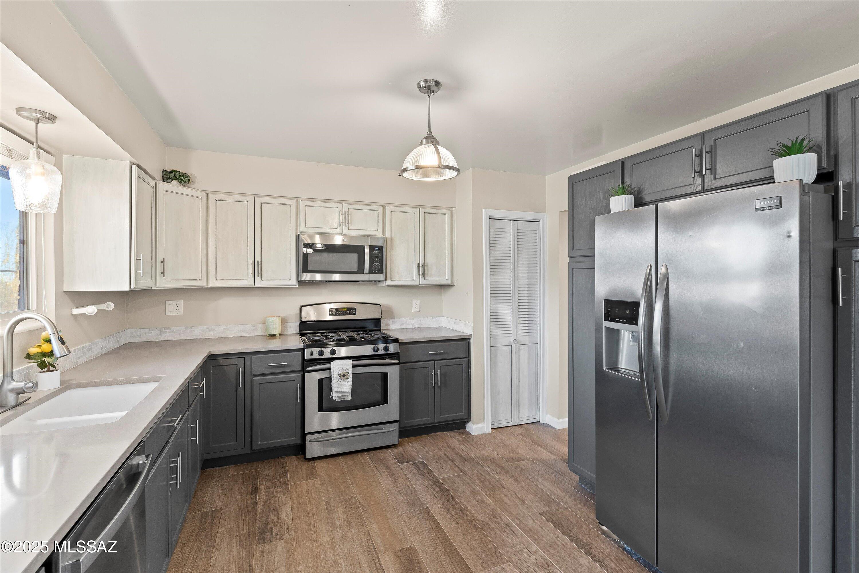 570 N Las Flores Drive