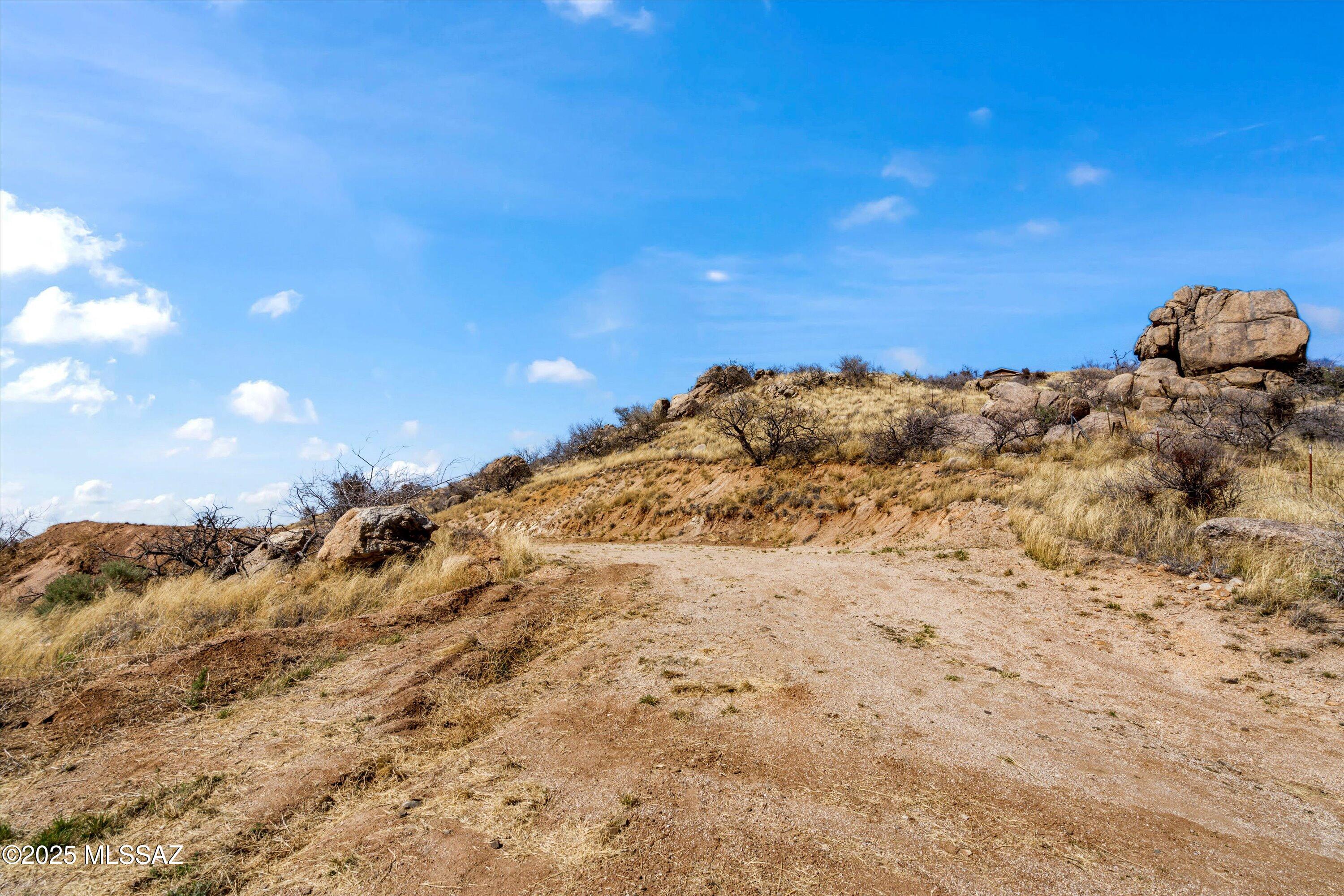 W La Mariposa Street