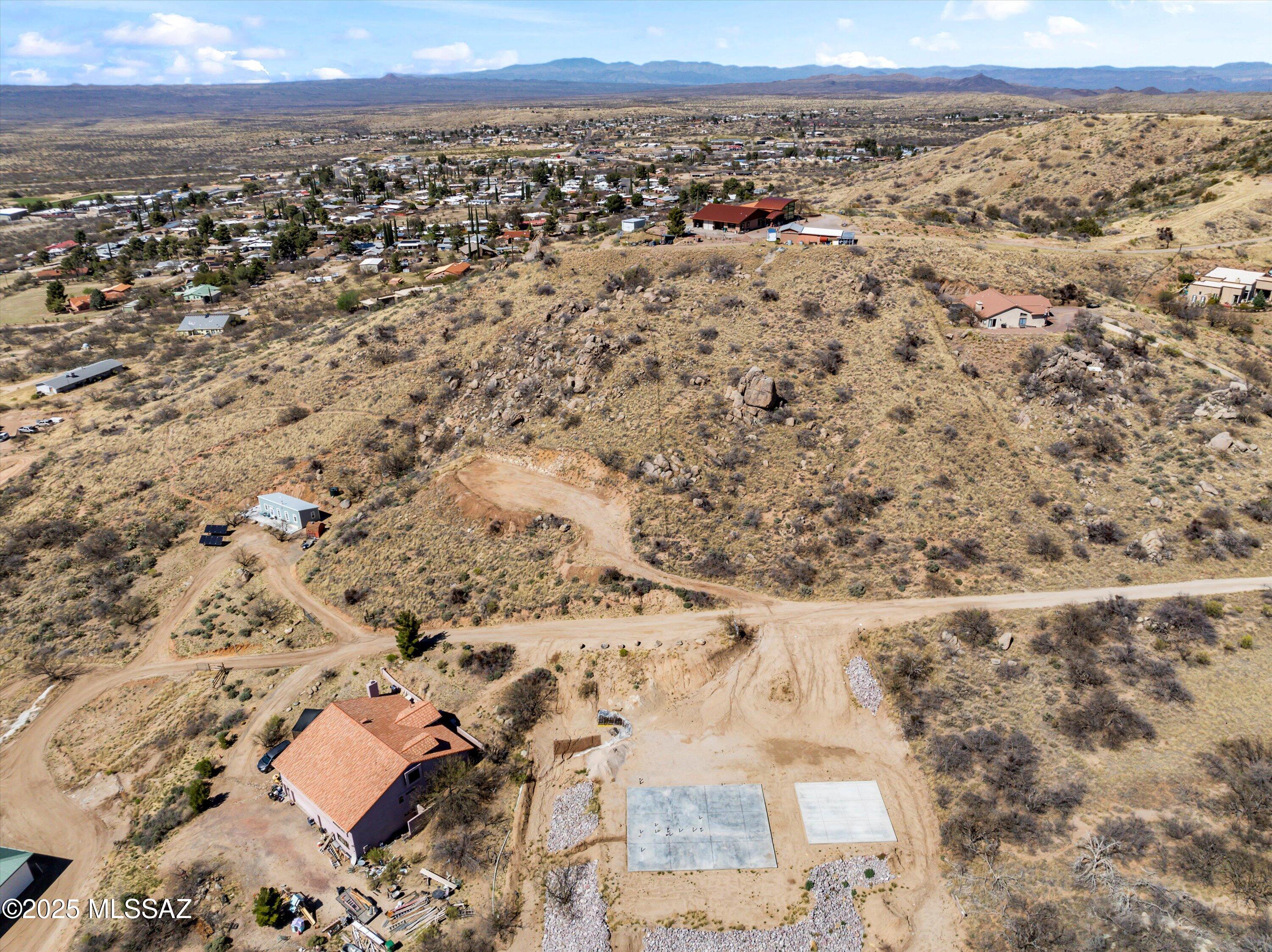 W La Mariposa Street