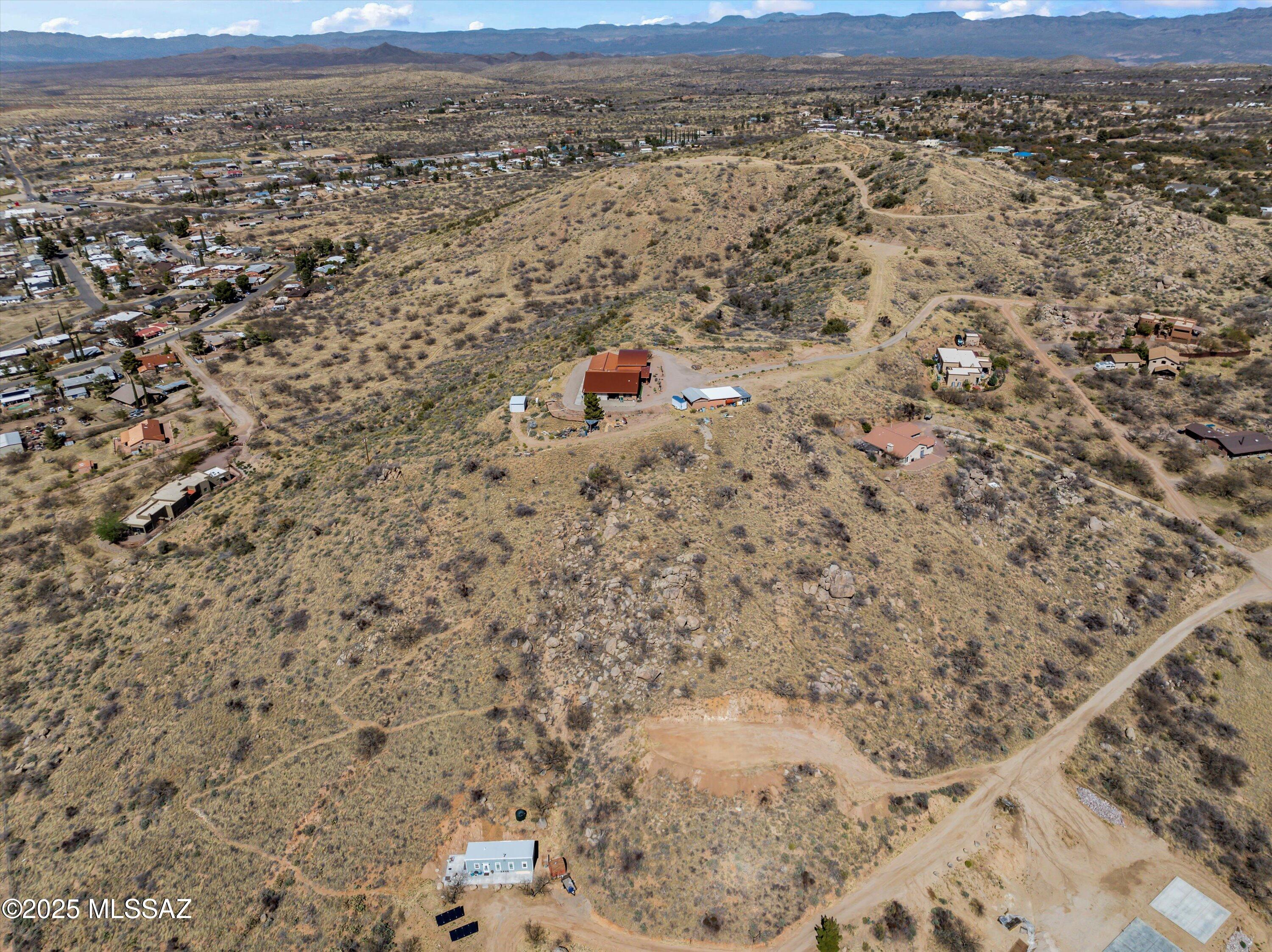 W La Mariposa Street