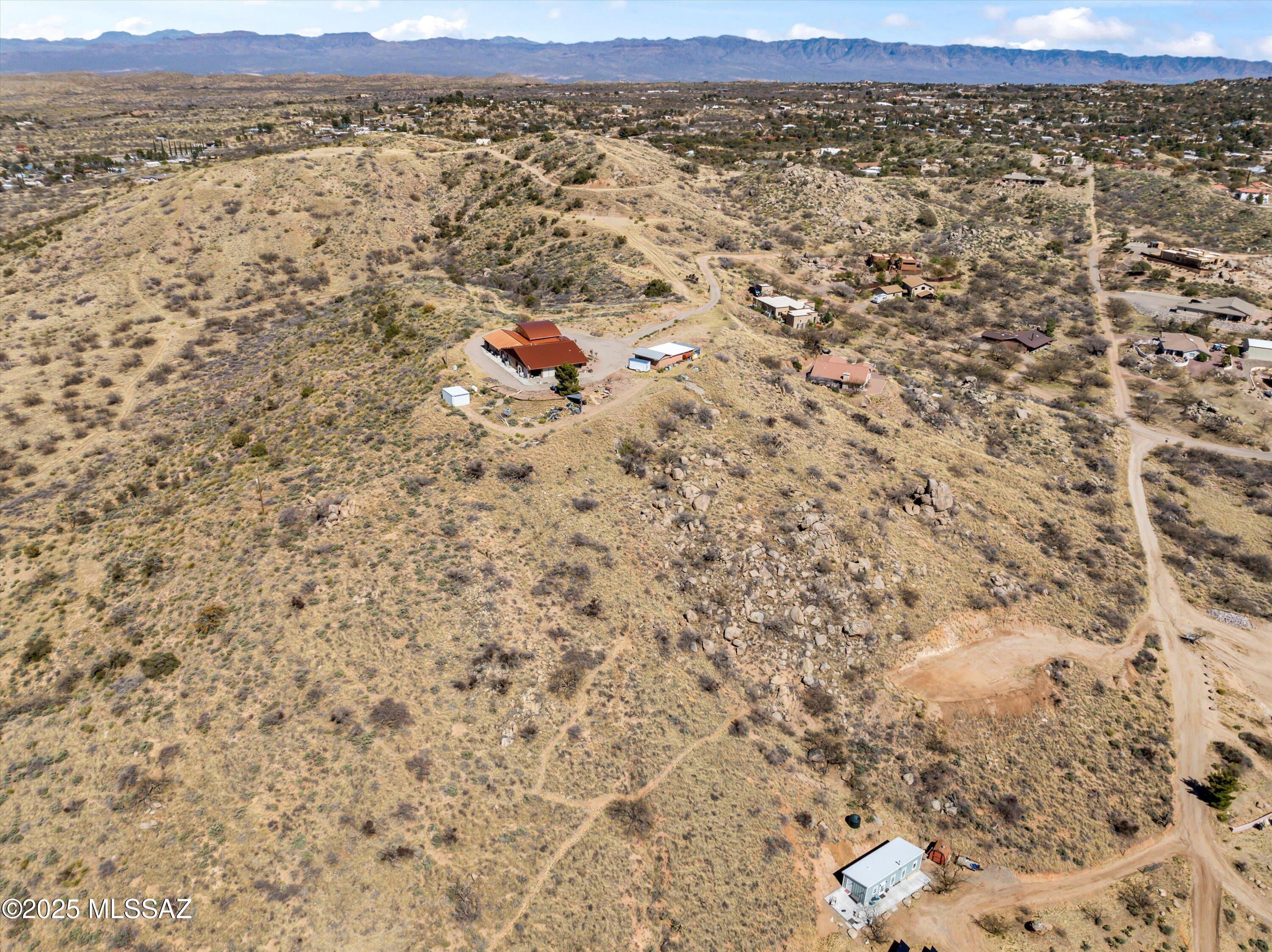 W La Mariposa Street