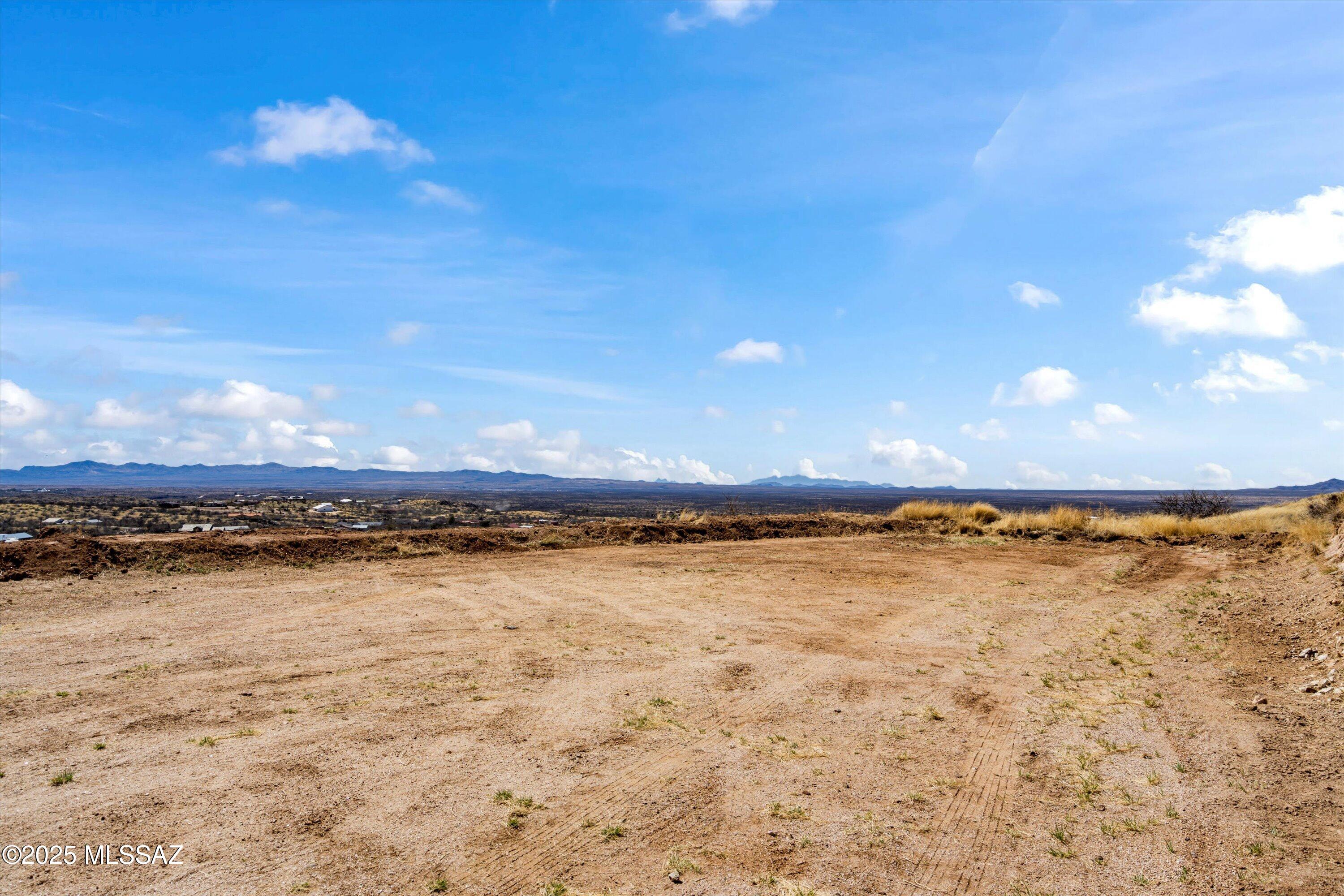 W La Mariposa Street