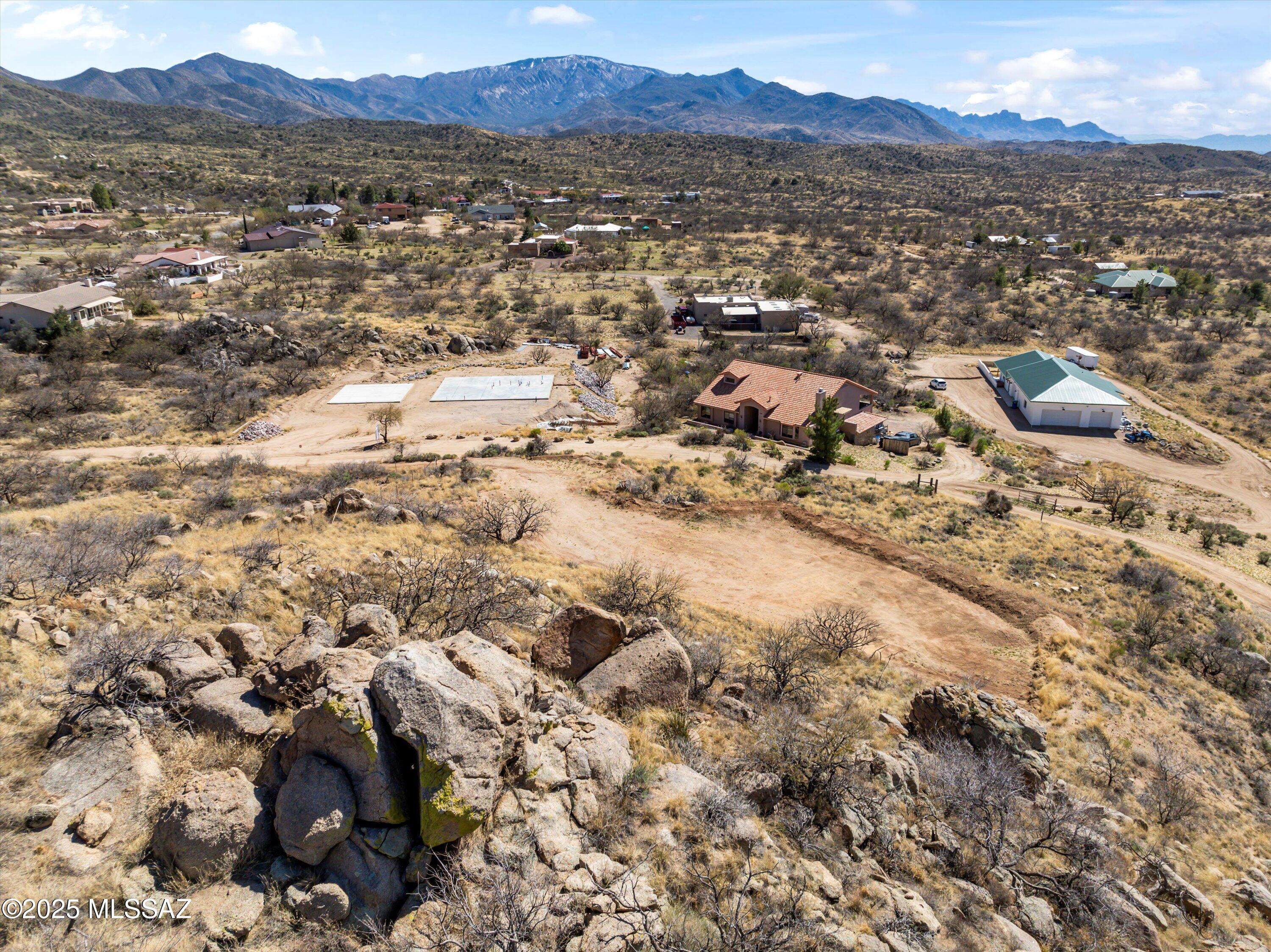 W La Mariposa Street